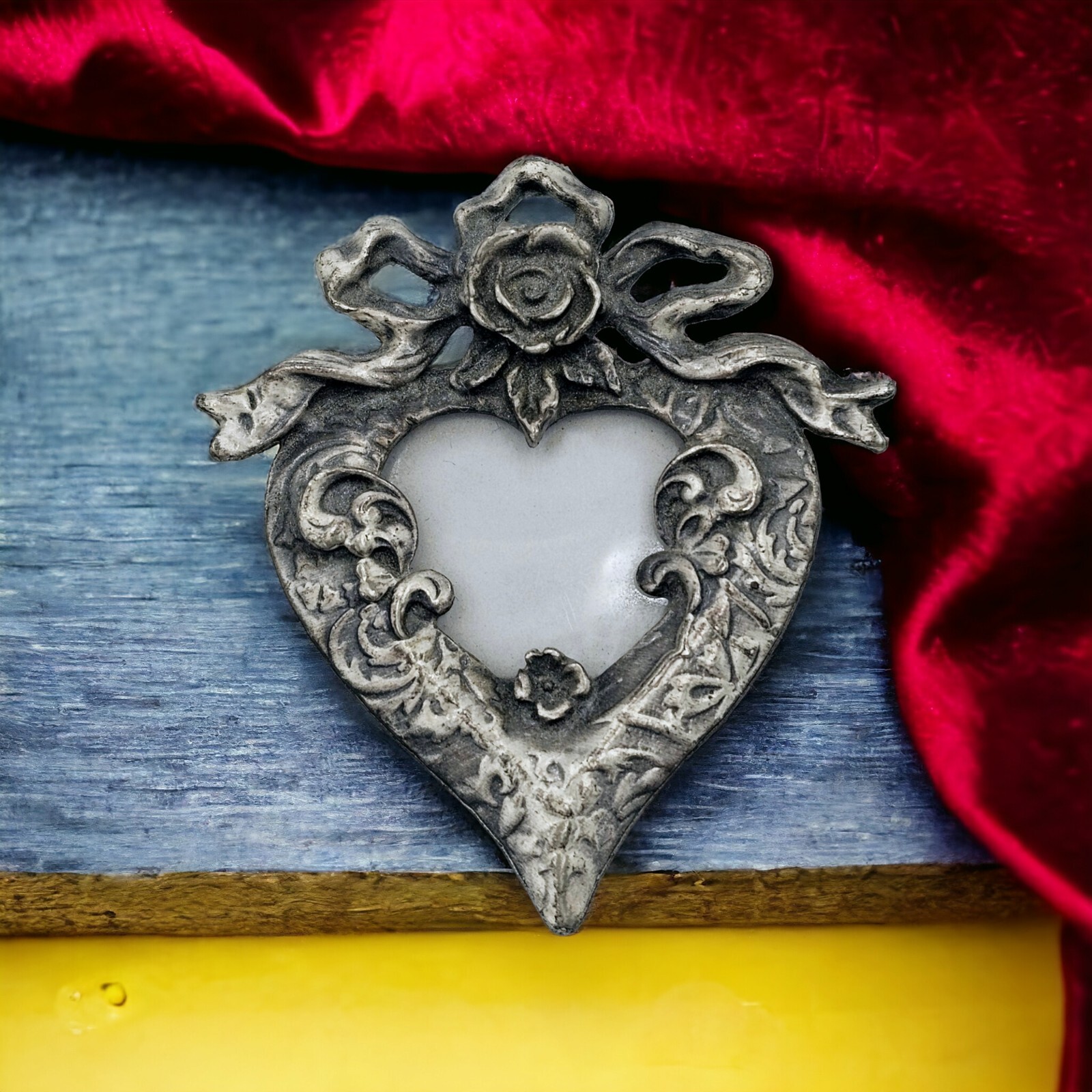 Victorian Heart Photo Brooch Vintage Romantic Rose Ribbon Silver Tone Memory Pin