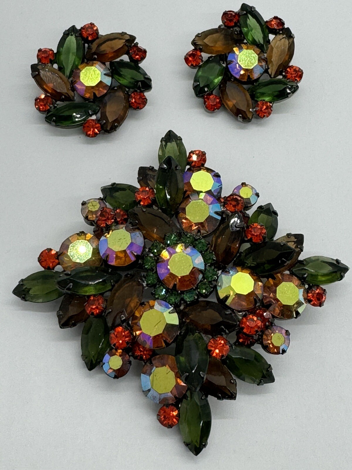 Vintage Juliana Delizza and Elster Brooch and Clip Earrings Set Multicolor