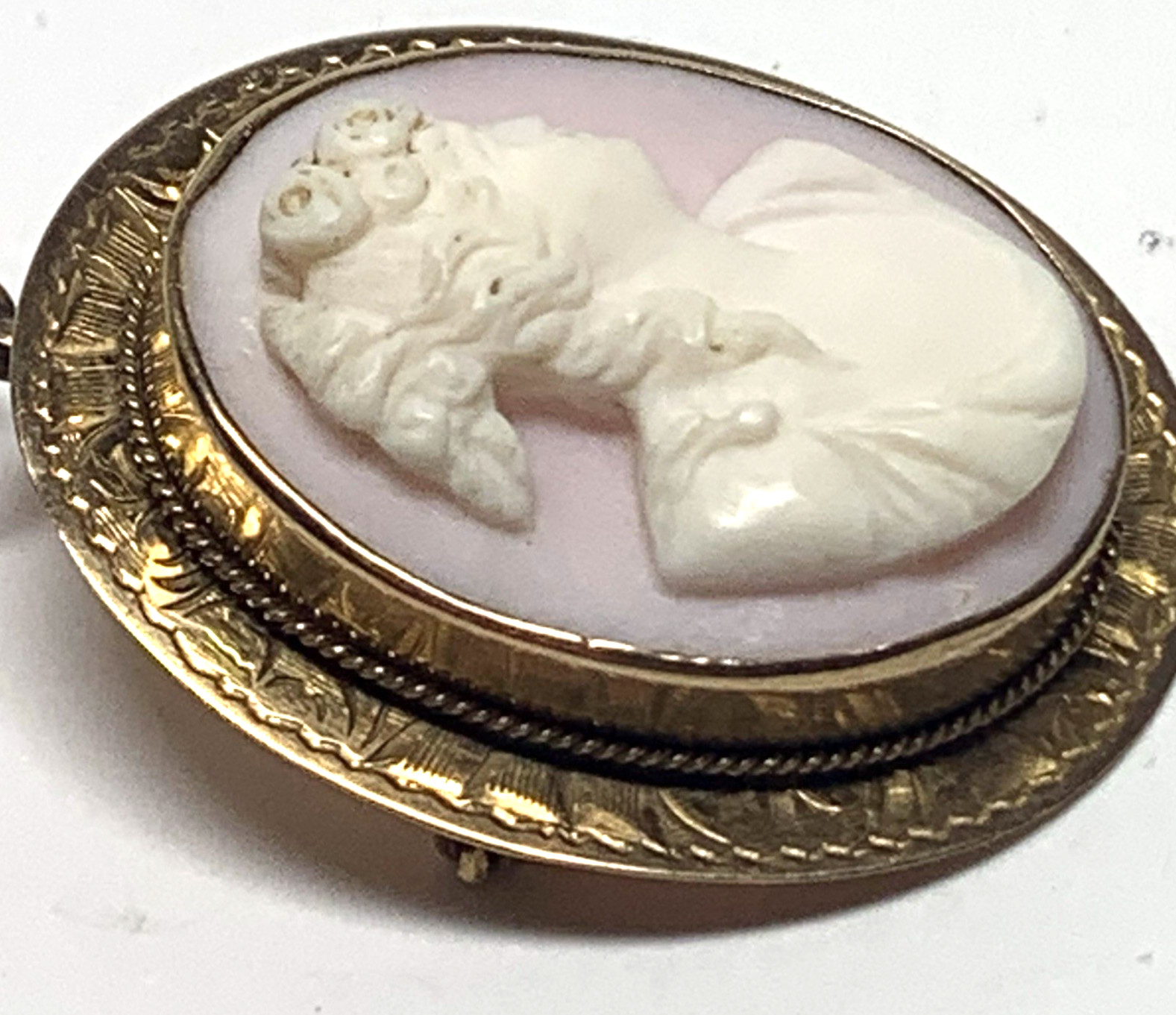 Vintage 10k Gold Right Facing Hand Carved Cameo Brooch Pin Pendant