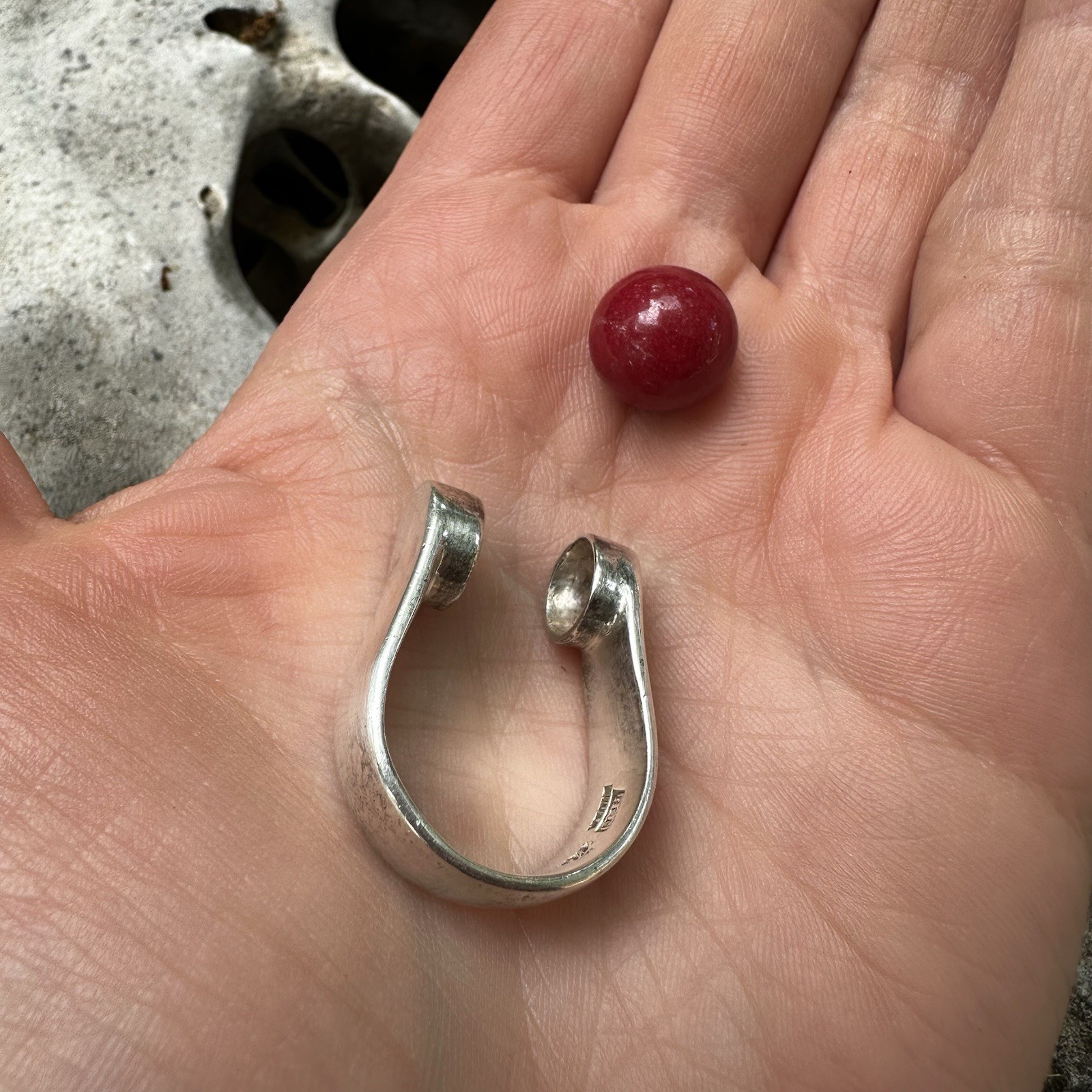 Vintage 925 Sterling Silver Tension Ring With Red Stone Removable Stone, Size 7