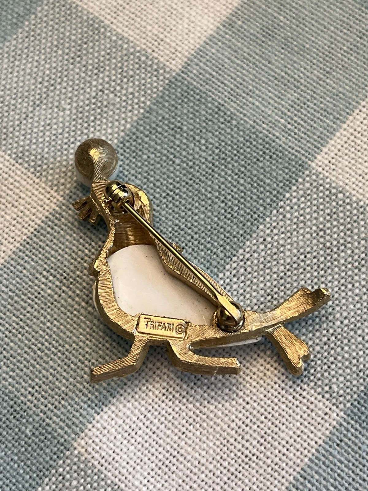 Crown Trifari Seal Brooch Pin Jelly Belly Excellent Condition
