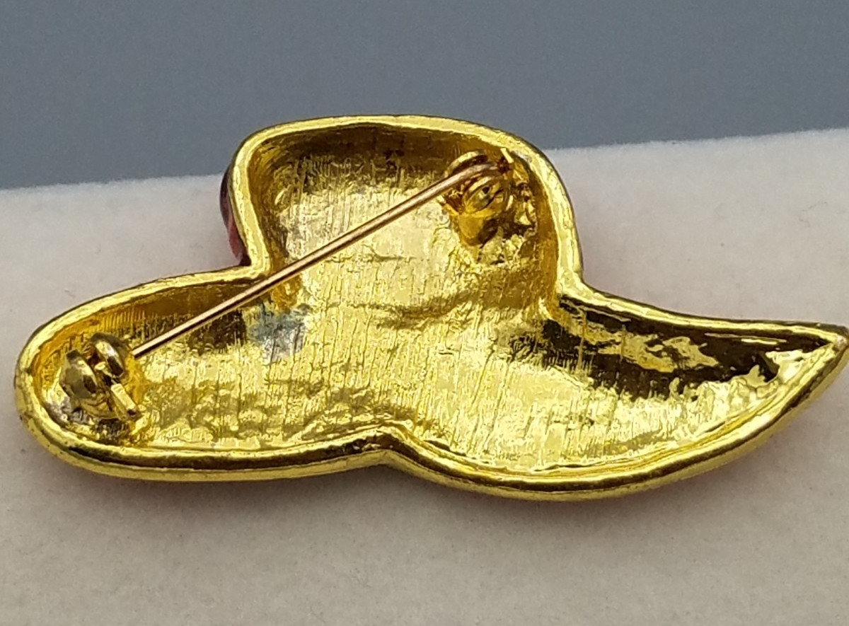 Vintage Red Hat Purple Flowers Enamel Gold Tone Brooch