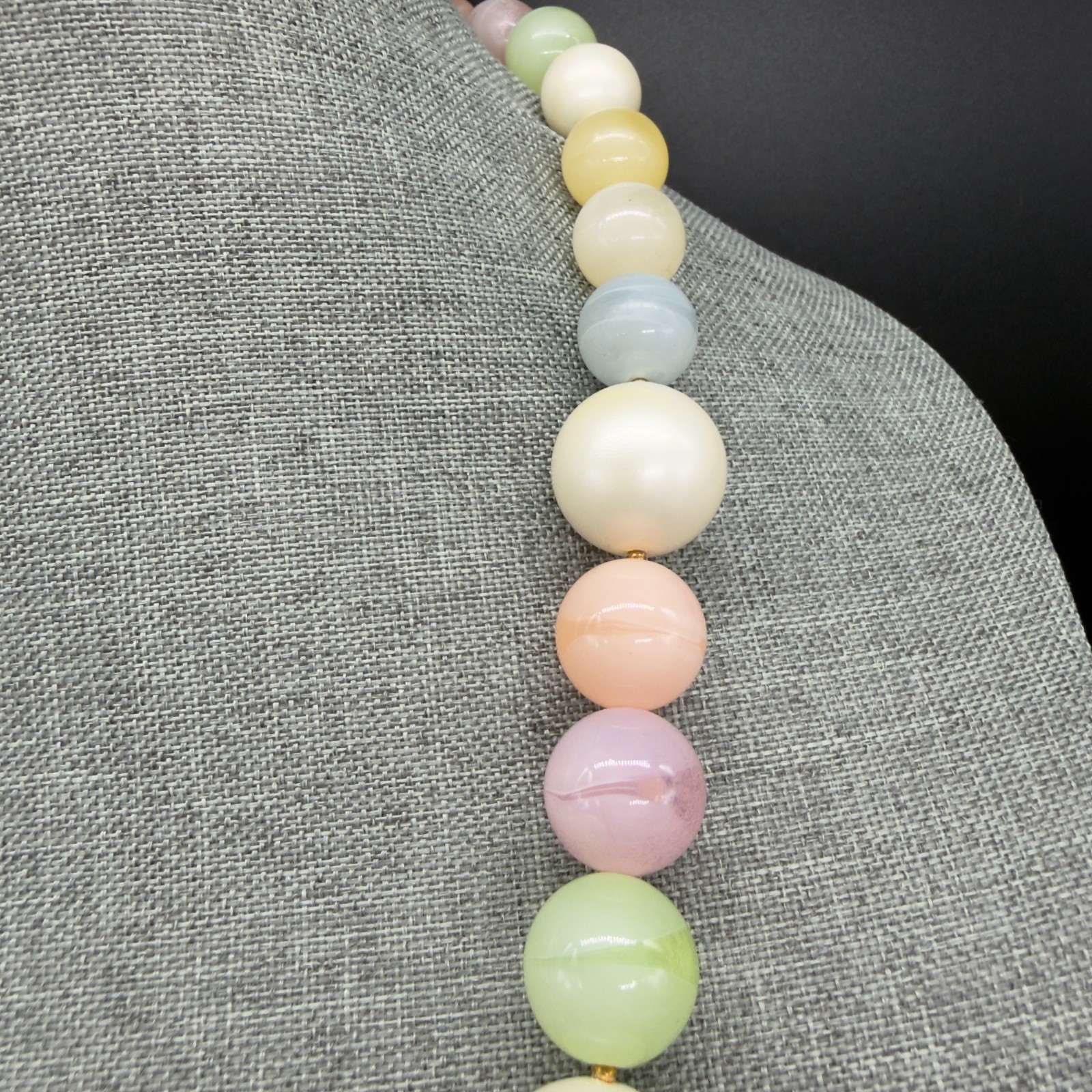 Vintage Acrylic Necklace Marbled Pastel Graduated Beads 28 Inches