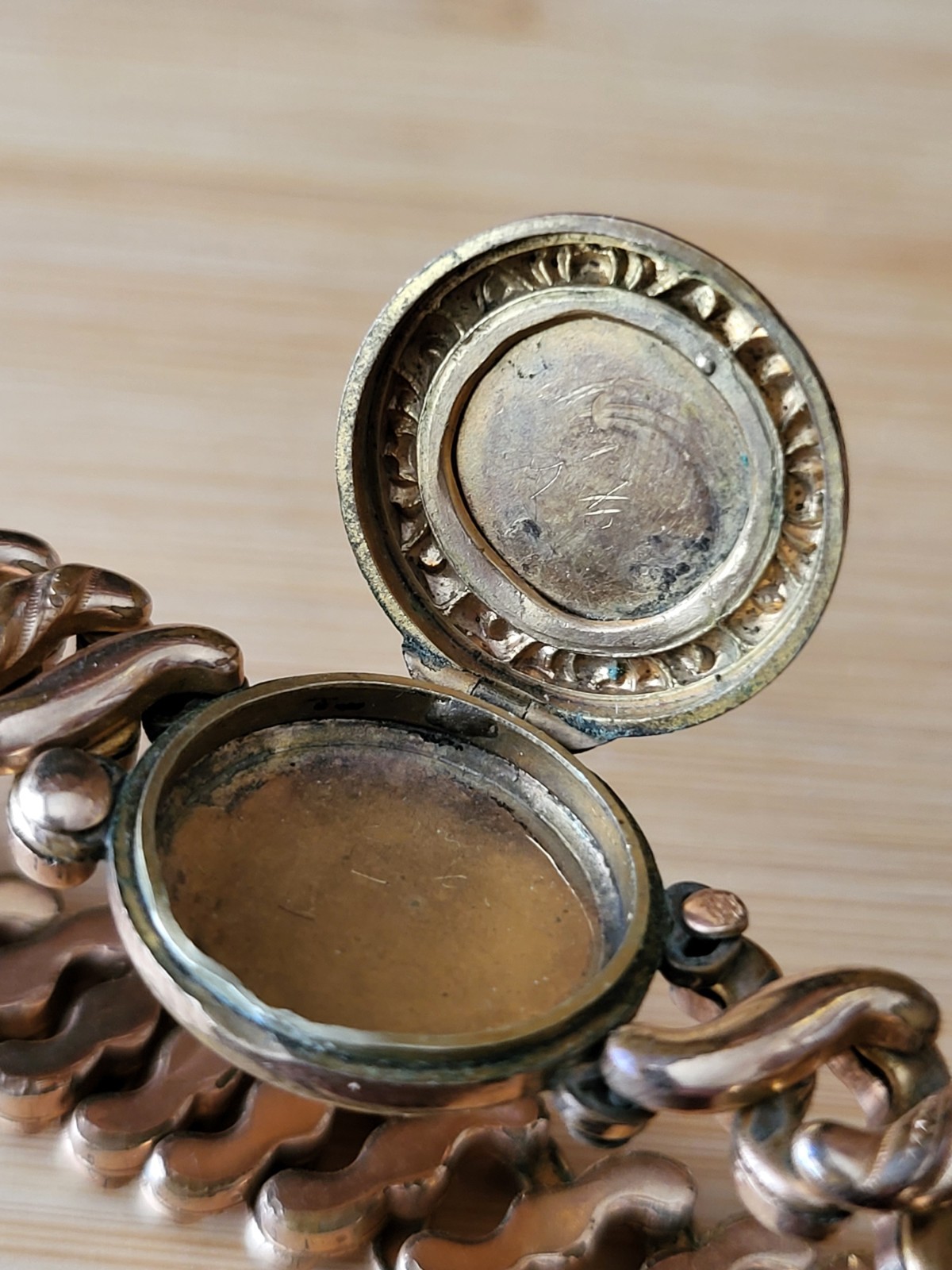 Antique DFB Co Sweetheart Round Locket Expansion Bracelet Pre-Carmen Gold Filled