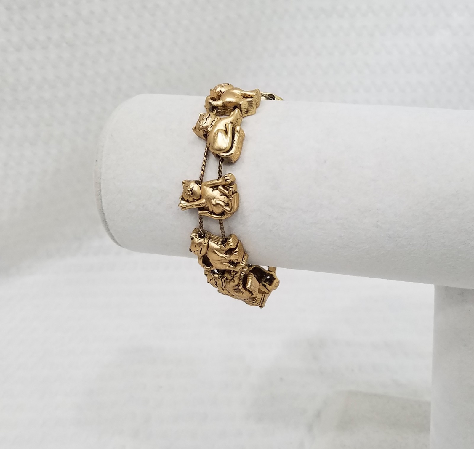 Vintage Circa 1990 Pretty Kool Gold Tone Figural Kitty Kat Slider Charm Bracelet
