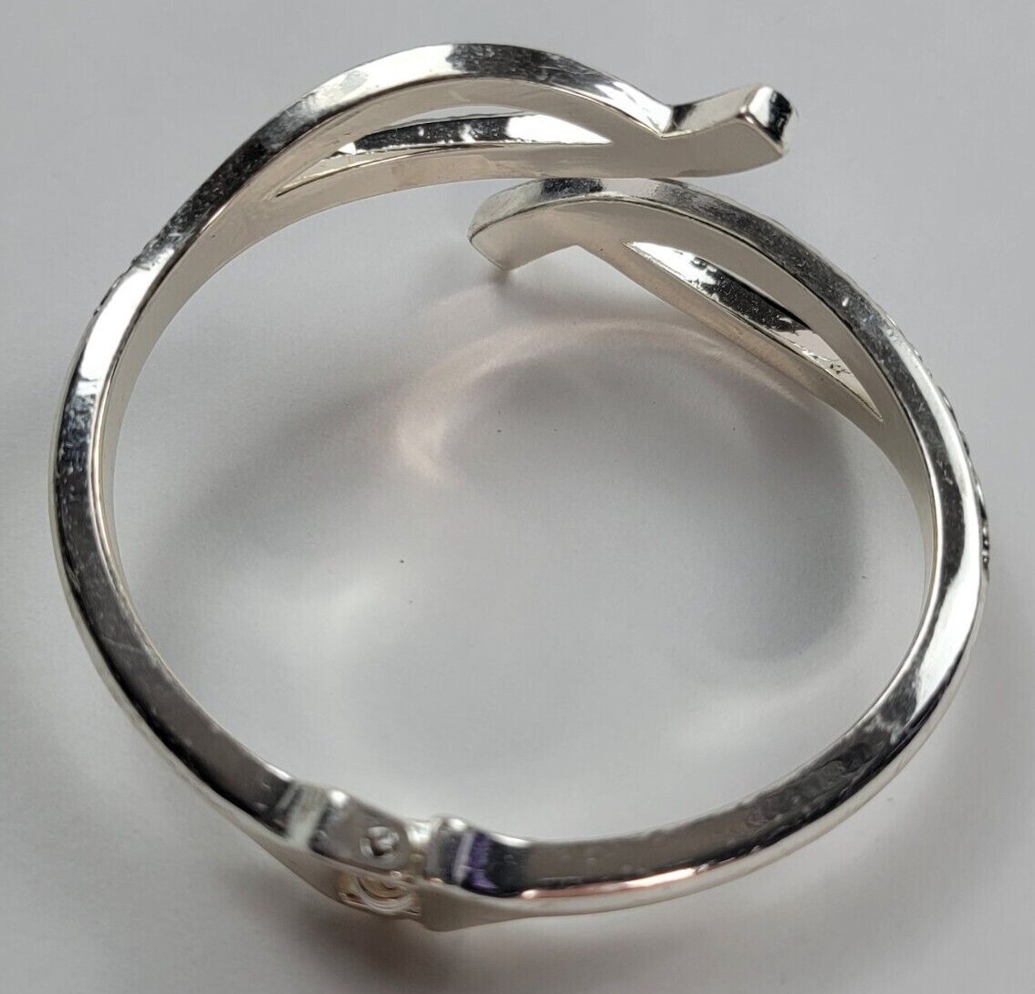 Napier Silver Tone Hinge Bracelet 6.5″ Open Work Leaf Filigree Oval Bangle