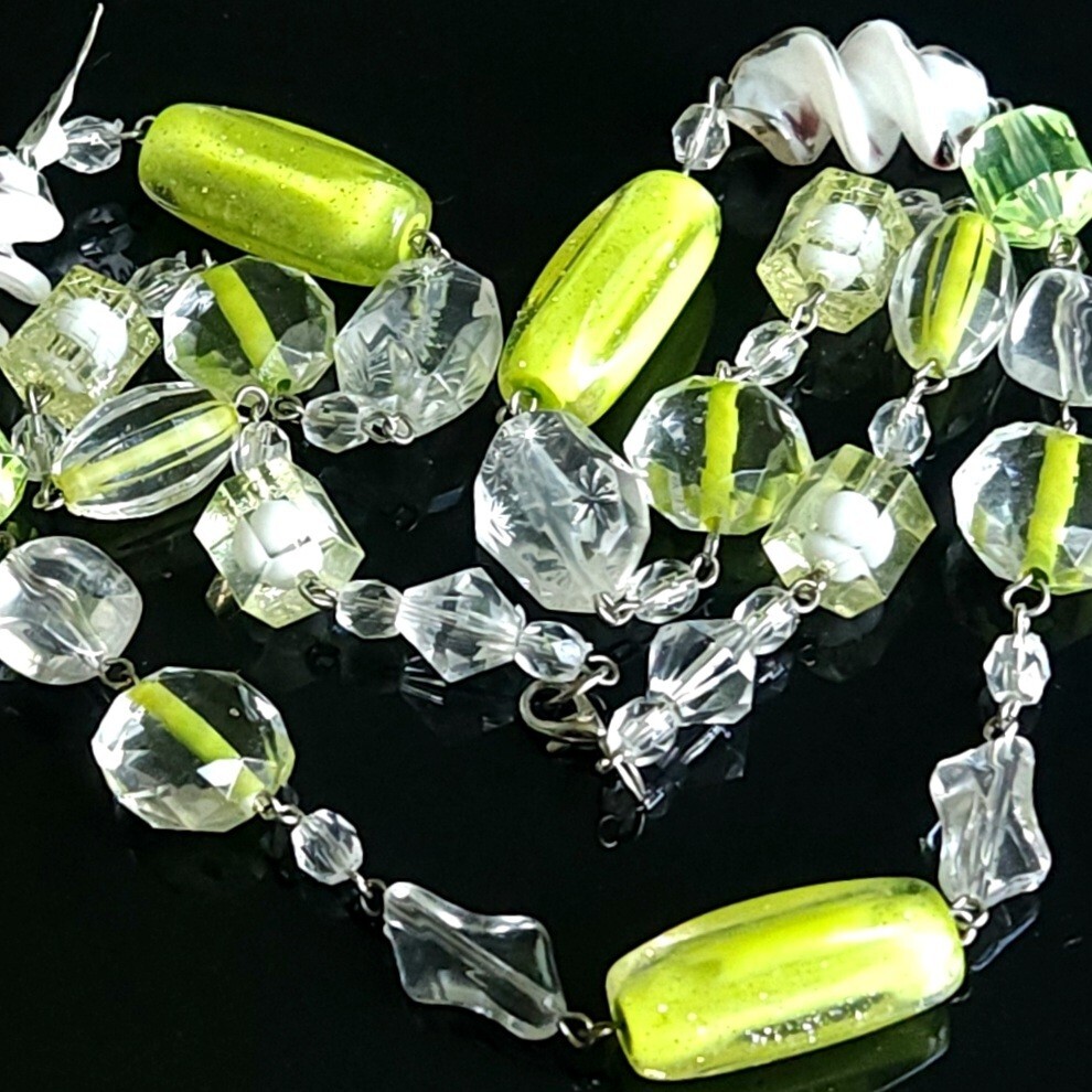 Vintage Estate UV Reactive Necklace Twist Art Glass Lime Green Acrylic Carved