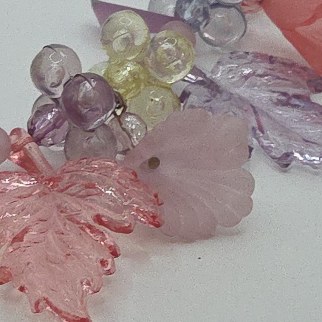 VINTAGE floral fruit salad leaves Necklace Beads Pastel Clear Costume 17″