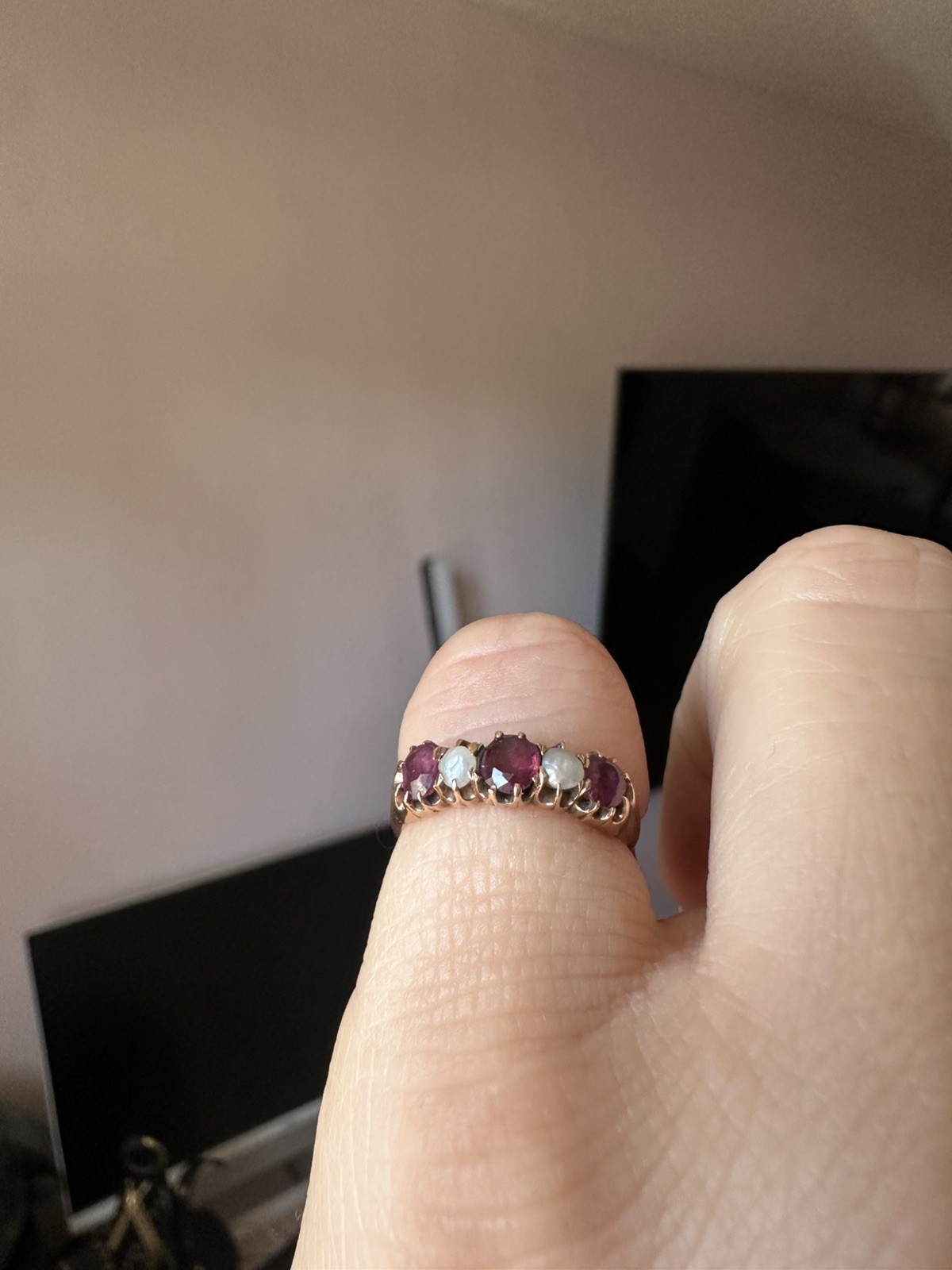 💎 Antique Edwardian 18K Ruby & Pearl Five-Stone Pinky Ring – Size 4.25