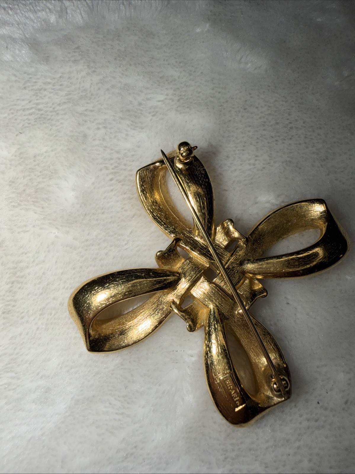 Vtg Trifari Gold Tone Brooch Ribbon Bow Twisted Textured Polished 80s Signed Pin