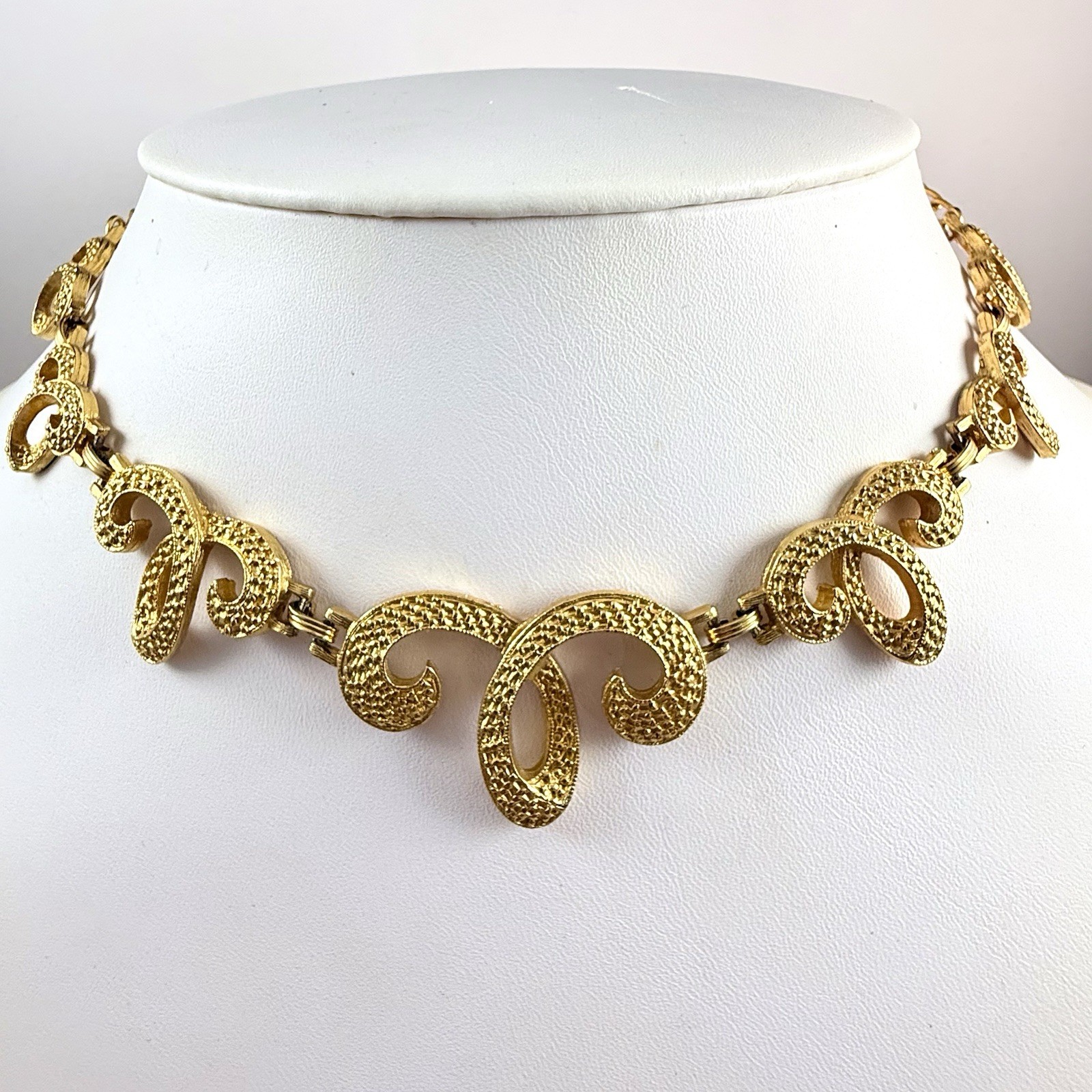 Vintage CATHE Signed Gold Tone Textured Necklace 17″ Prom Wedding