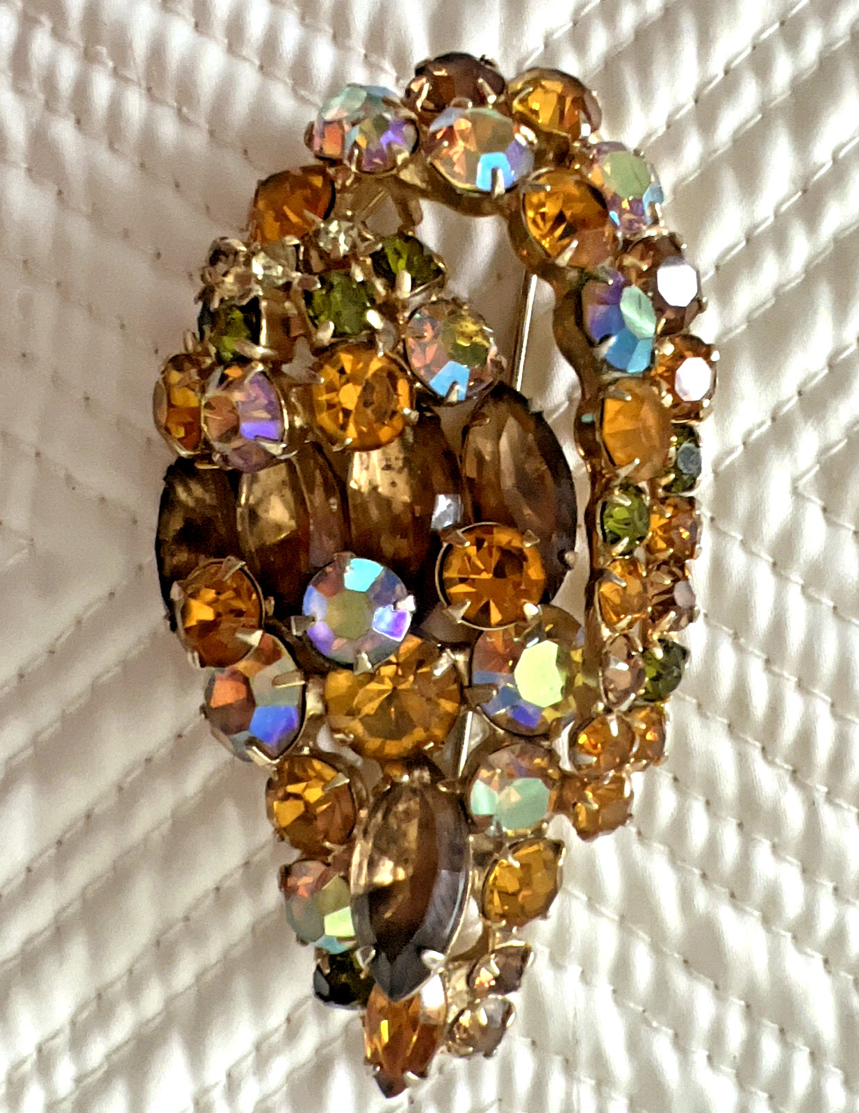 VINTAGE 1950’s AMBER AURORA BOREALIS BROOCH 2 3/4″ wide by 1 1/2″ high