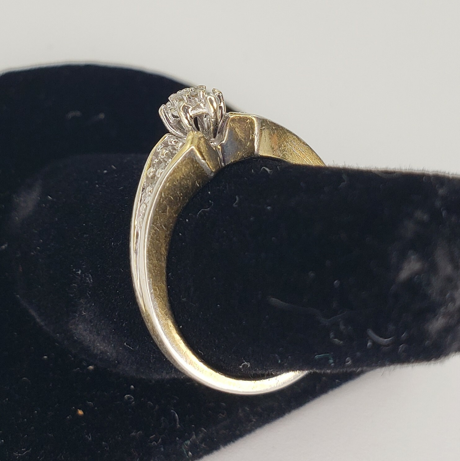 Sterling Silver Ring with 14 Small Diamonds 4.1g Size 6.5 & Gold Vermeil [6964]