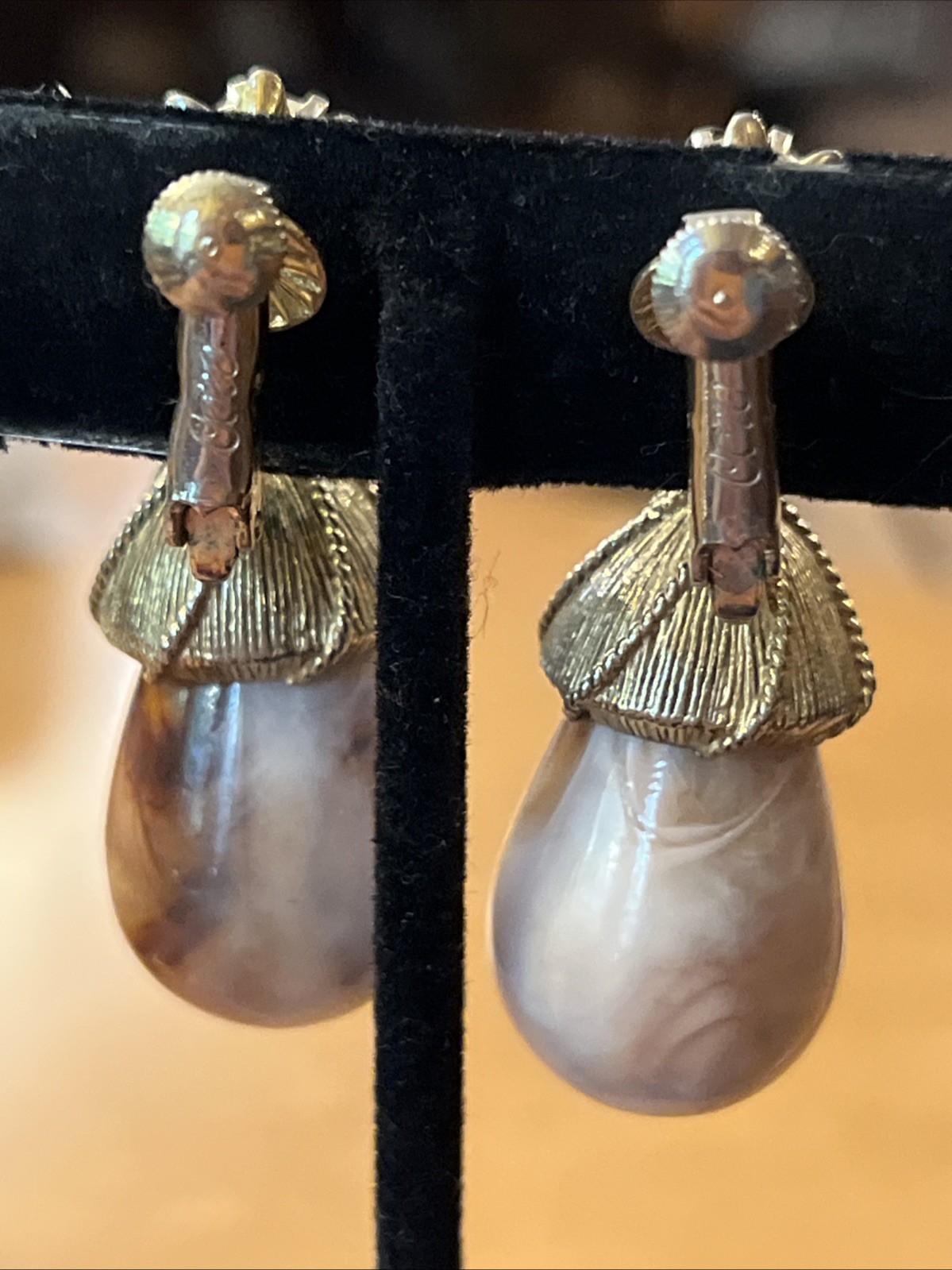 Vintage Classic Coro Dangle Drop Pearl Cabochon Swirled Lucite Clip On Earrings