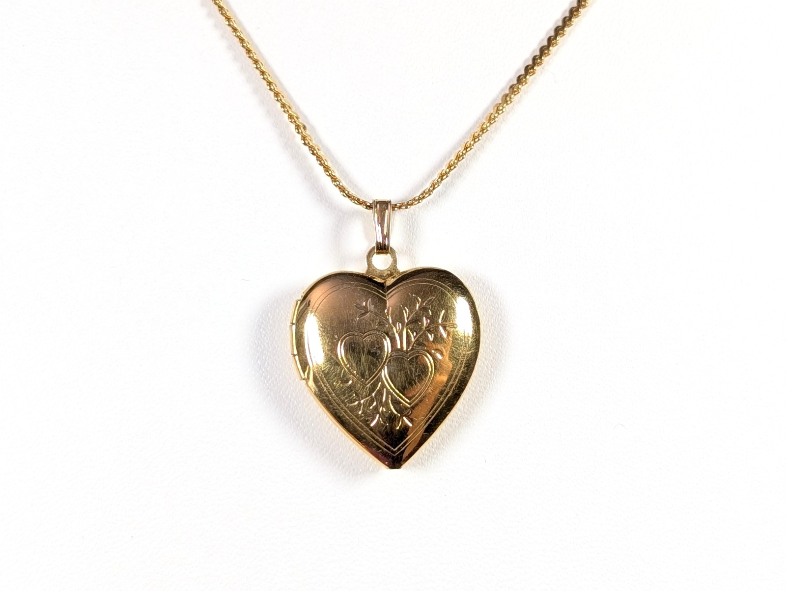 Vtg Gold Tone Double Heart Etched Locket Pendant Necklace 1980s