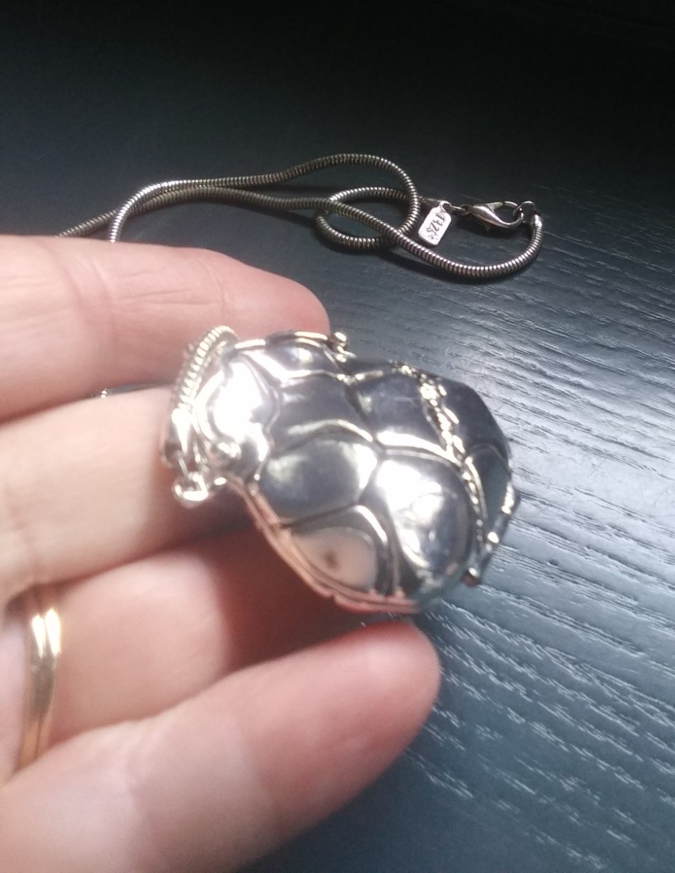 Vintage 1928 Jewelry Co Silver Tone Purse Locket Necklace. As Is J1026
