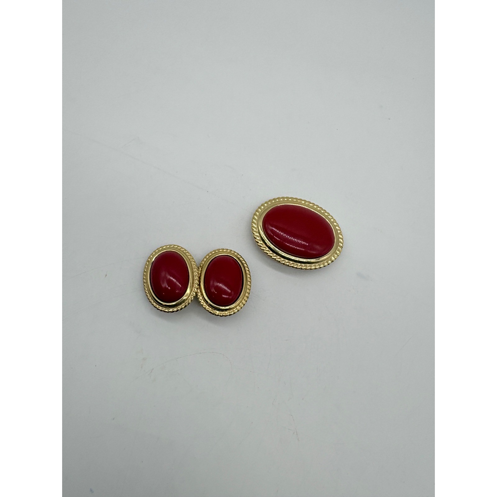 Vintage Gold Tone Red Cabochon Oval Brooch and Clip On Earrings Jewelry Set