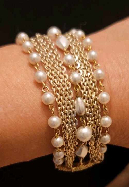 Vintage 7″ Beaded Pearl Bracelet Signed By Art. Not Sure If Pearls Are Real!!