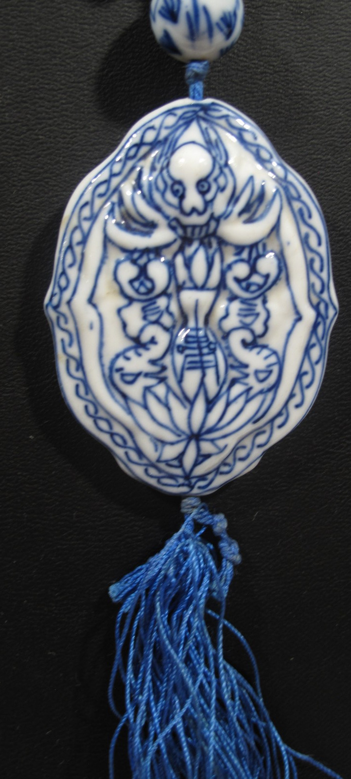 VTG Chinese Blue White Glass Porcelain Pendant Charm Bead Necklace 15″ 70g Asian