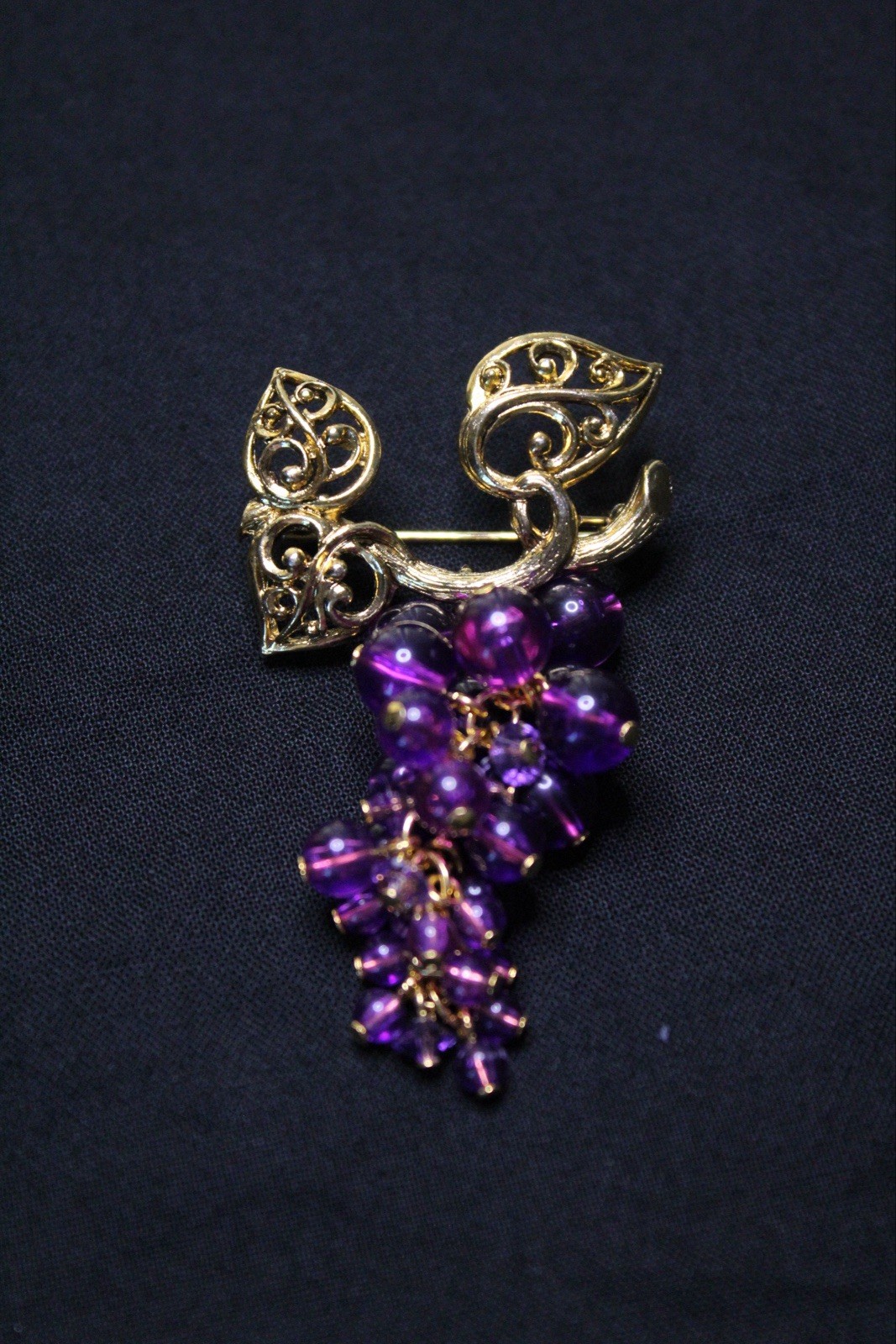 Vintage Avon Grape Cluster Brooch Pin Purple Beads Gold Tone Filigree Leaves