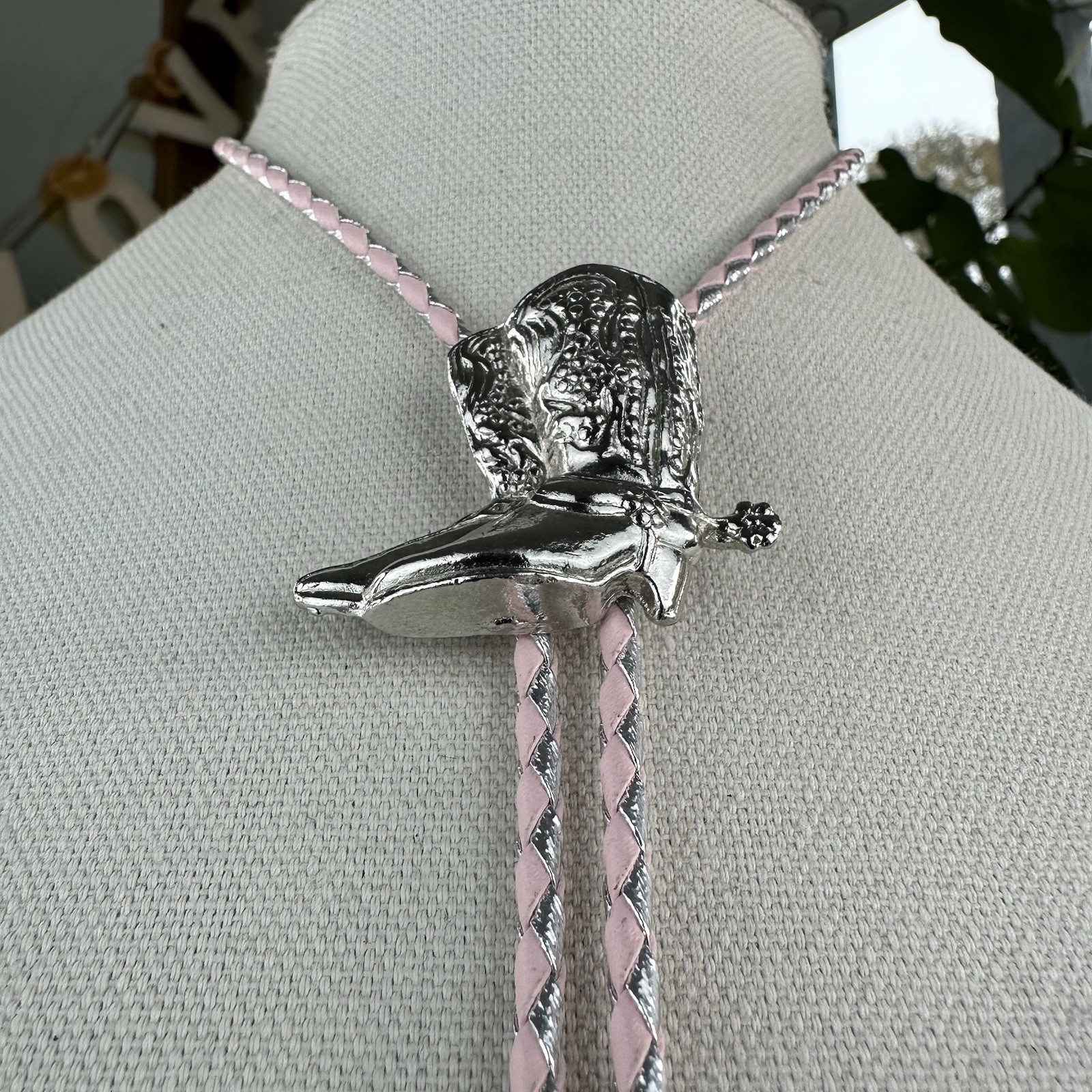 Stunning Vintage 90s Chrome Silver Tone Boots And Spurs Western Bolo Tie