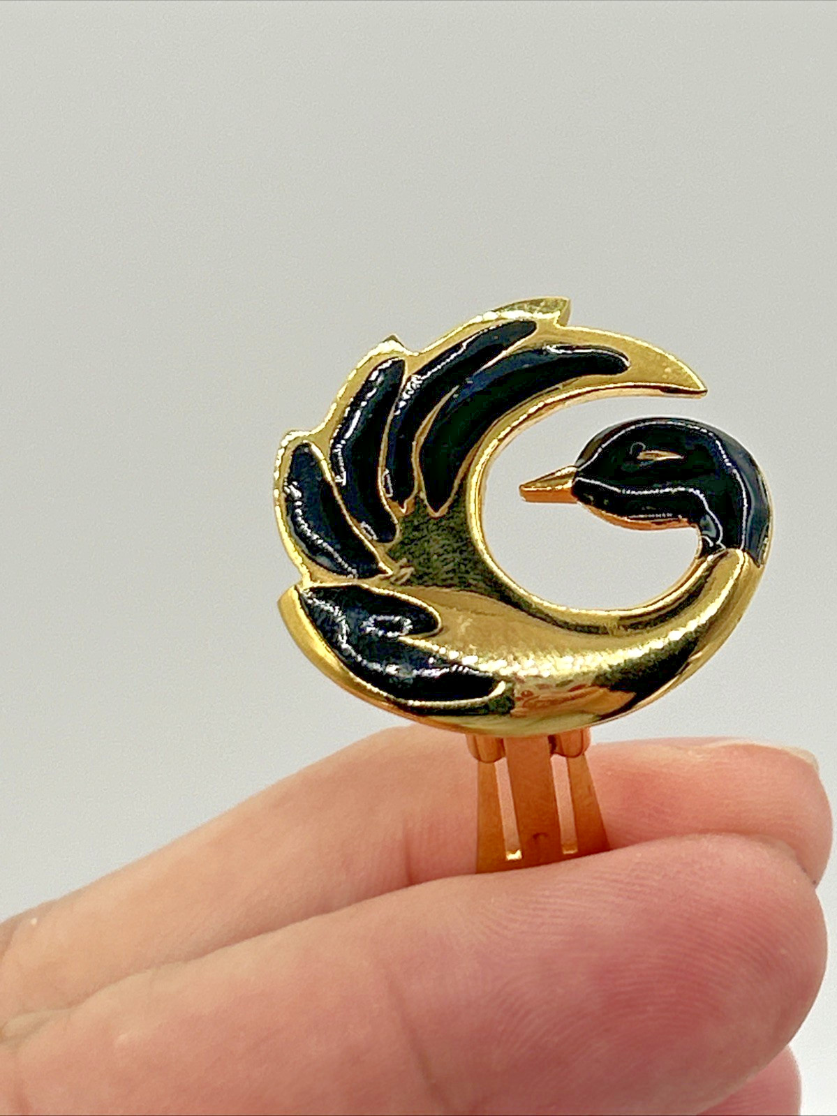 VTG “Orena Paris”? Enamel Gold Tone w/ Black Accents Swan Clip On Earrings