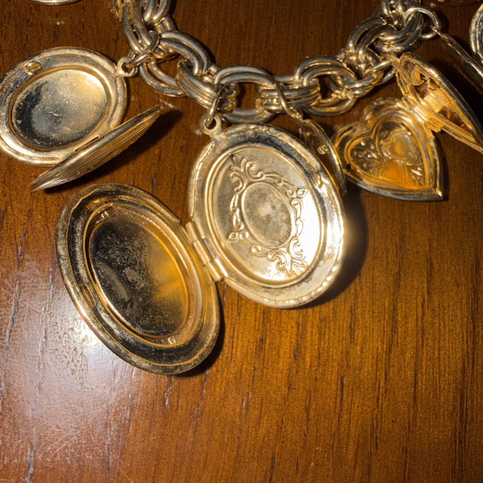Vintage Gold tone Charm Hearts Cameos Working 11 Locket For Picture Bracelet