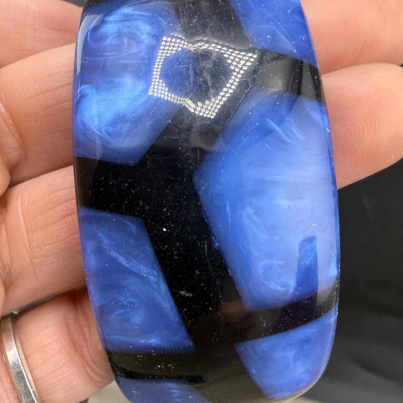 Vintage Chunky Retro Bangle Bracelet Blue and Black Acrylic 9.5”