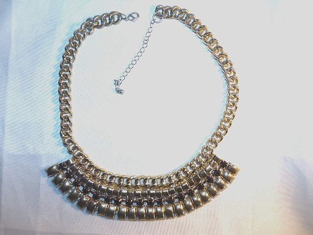 Large Gold Tone Metal Chain Link Collar w/Black Stones Necklace Vintage