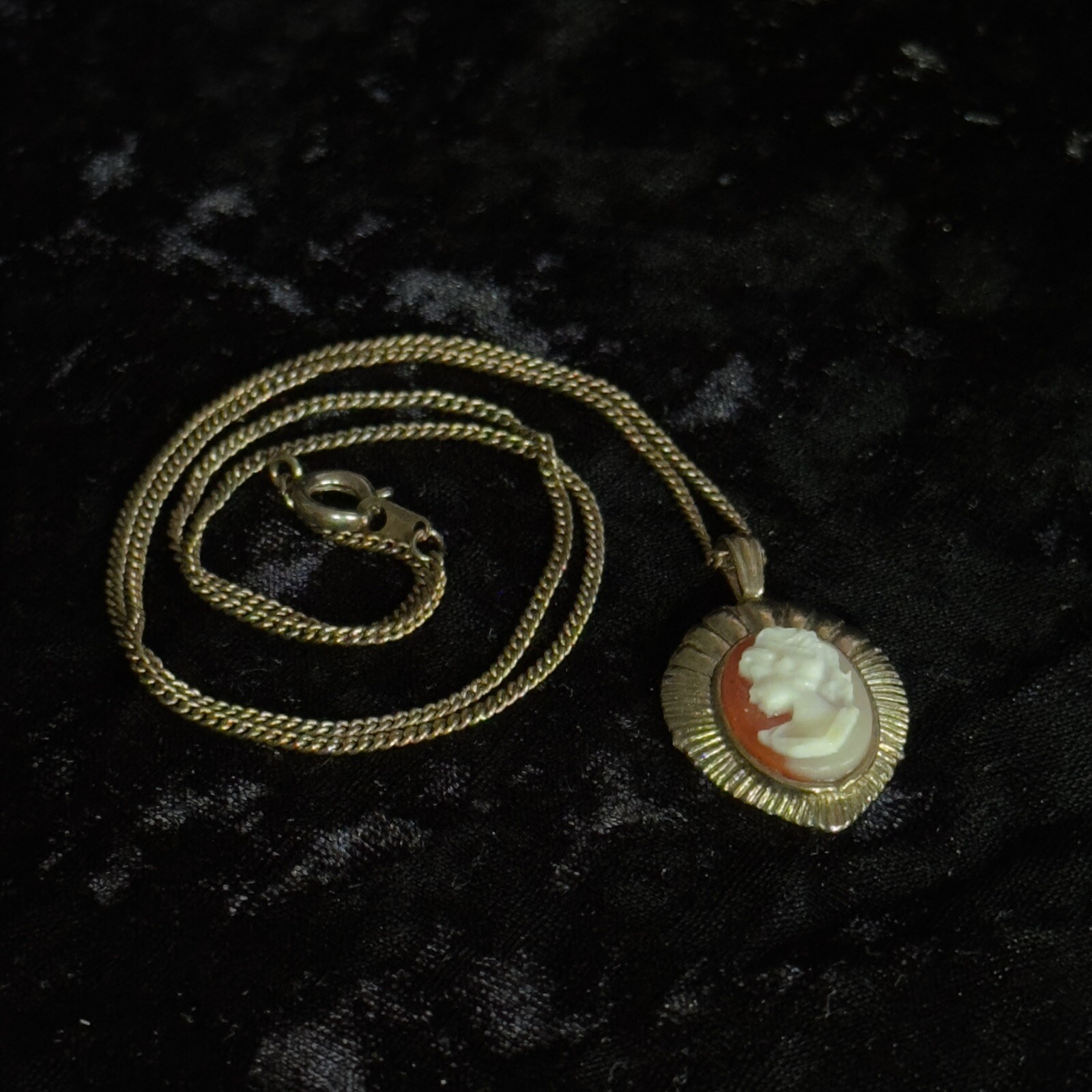 VINTAGE CAMEO LADY Gold Tone Orange & Cream Colored Carved Profile Pendant Charm