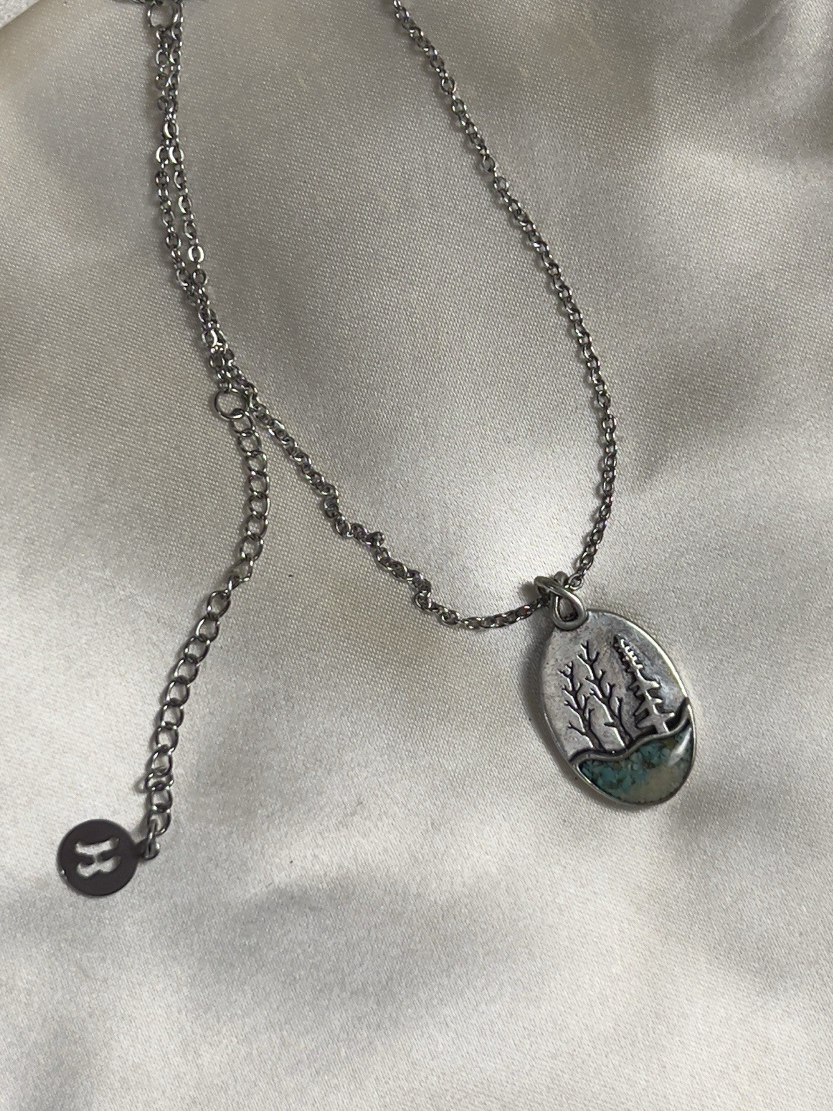 Vintage Silver-Tone Nature Scene Necklace – Adjustable 18–22 Inches
