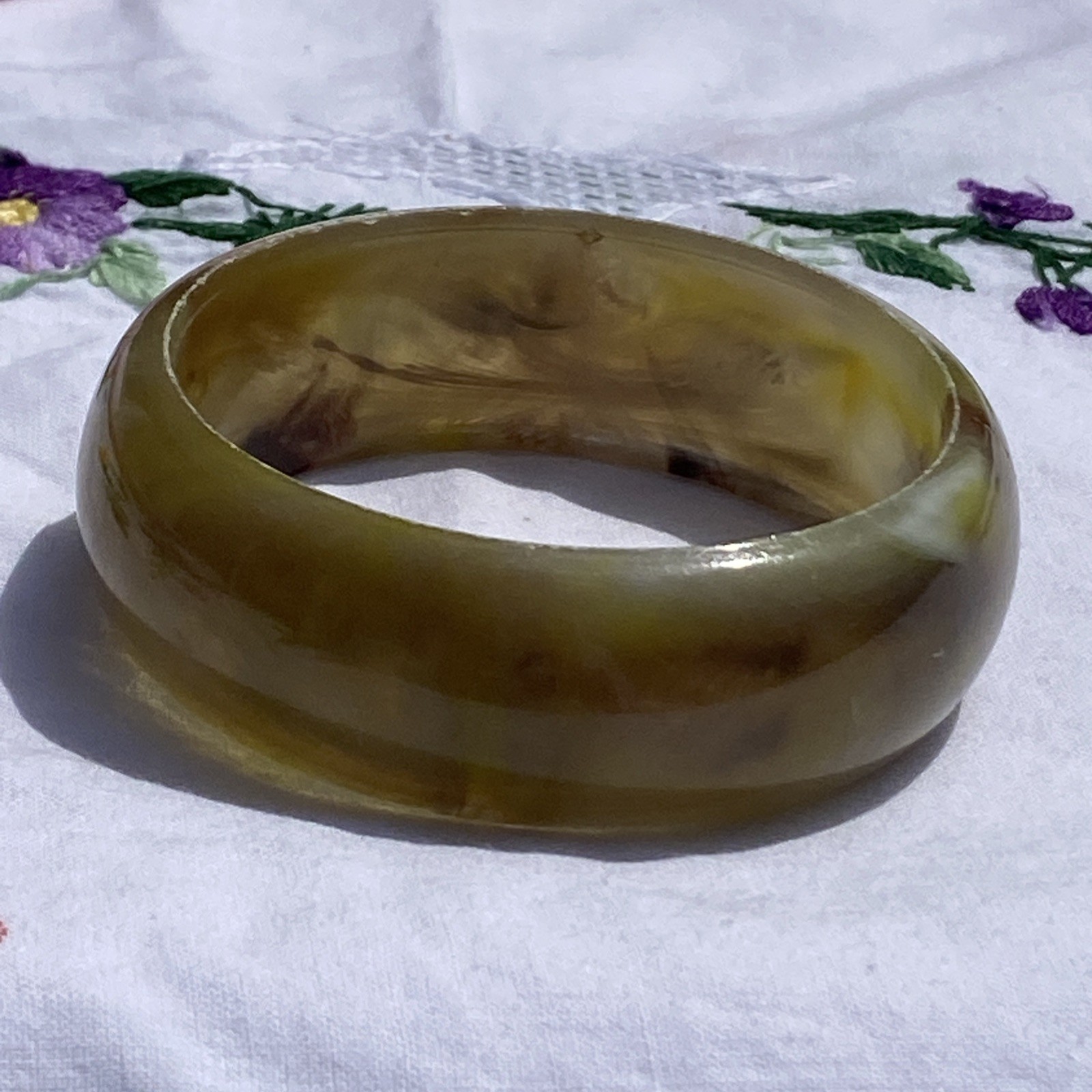 OLD HARD PLASTIC SEAM MUTED MARBLIZED SHADES OF EARTHTONES GLOW BANGLE BRACELET