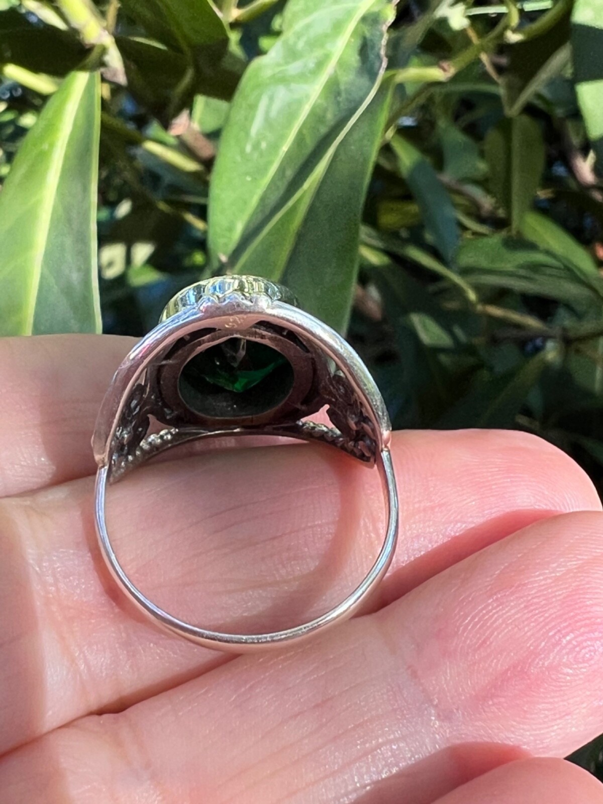 VINTAGE LARGE VIVID GREEN OVAL PASTE GLASS RING 925 STERLING SILVER ORNATE