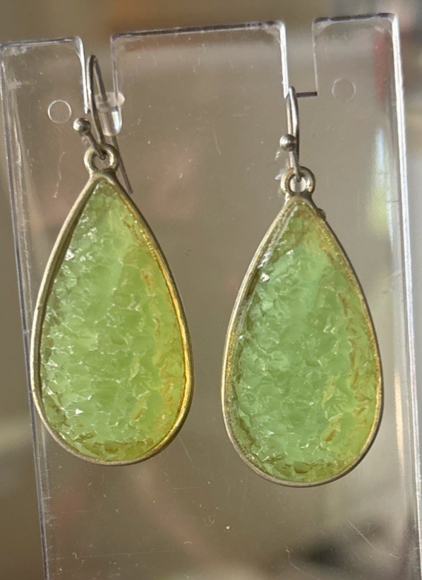 VTG Crystal Geode Light Green Teardrop Dangle Drop Earrings Hook Closure