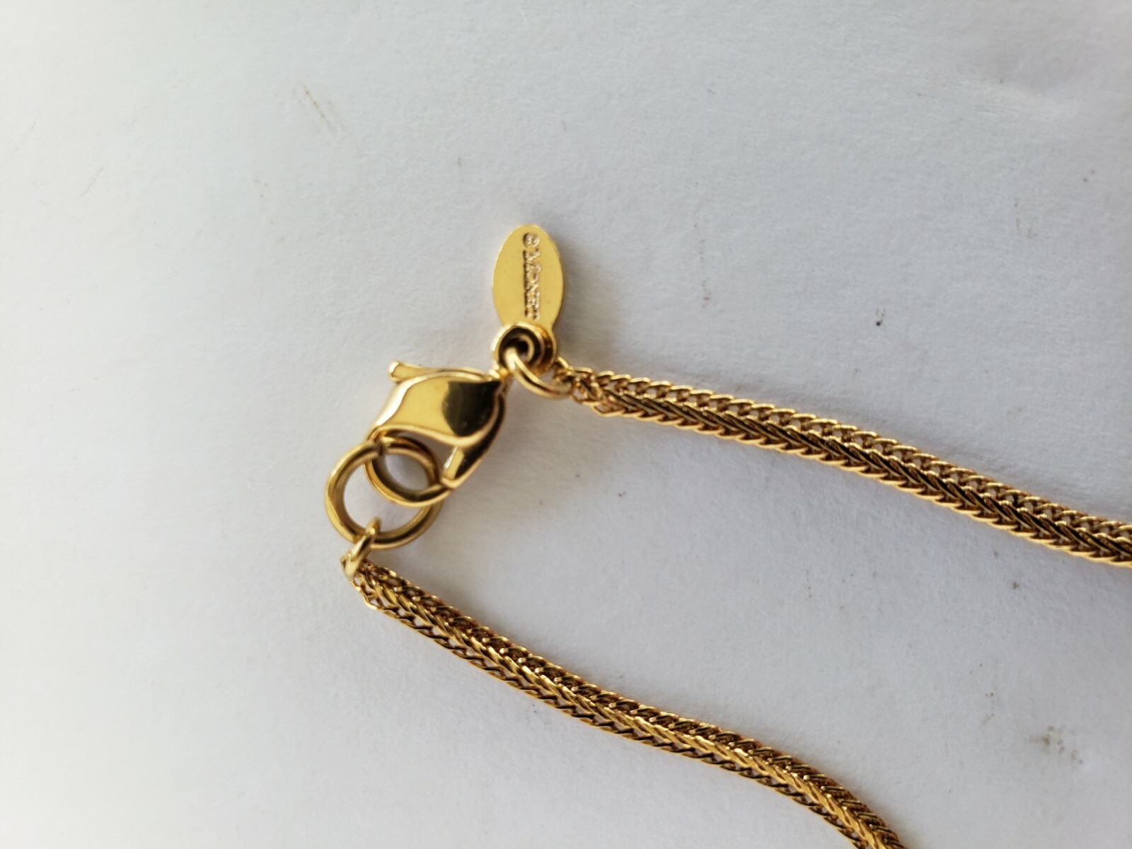 MONET SIGNED VINTAGE 16″ NECKLACE GOLD TONE WITH BROWN BLACK GOLD BEADS