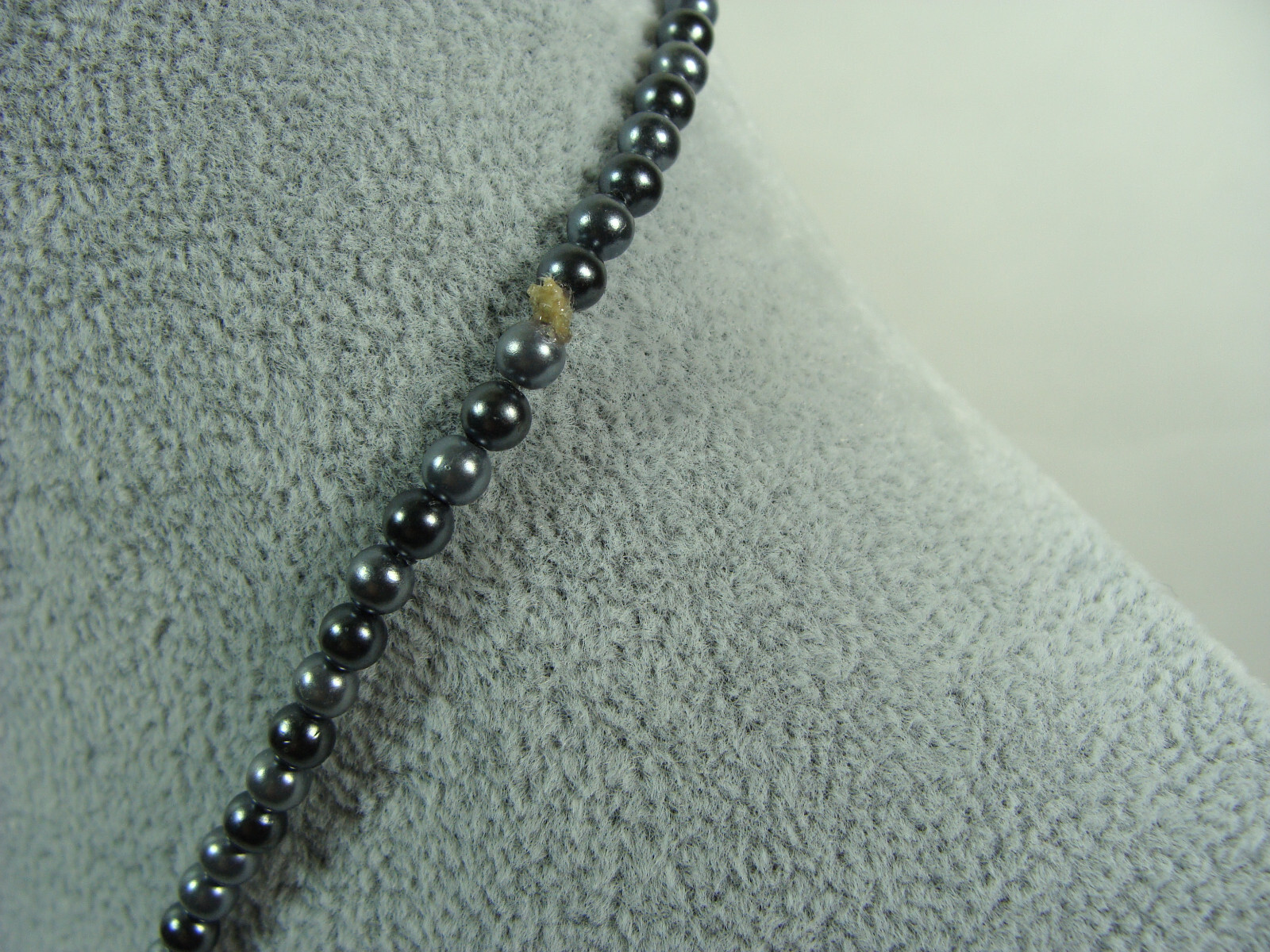 Vtg 2 Tone Gray Faux Pearls Hand Knot Tied Graduating String 27″ Long Necklace