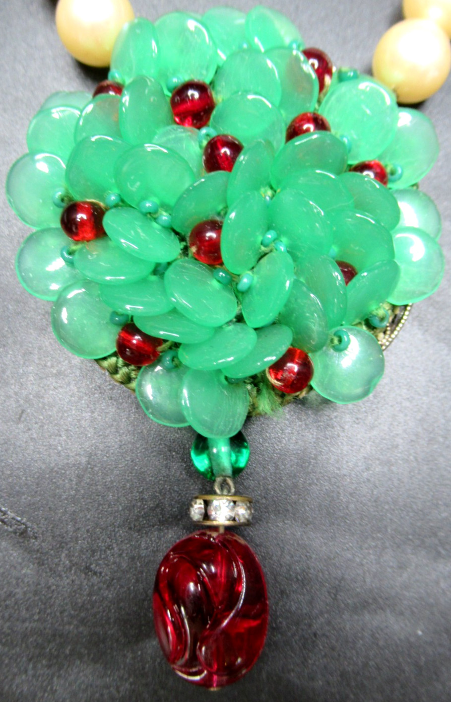 Amazing French Red & Green Glass Ruffle Vintage Glass Pearl Necklace
