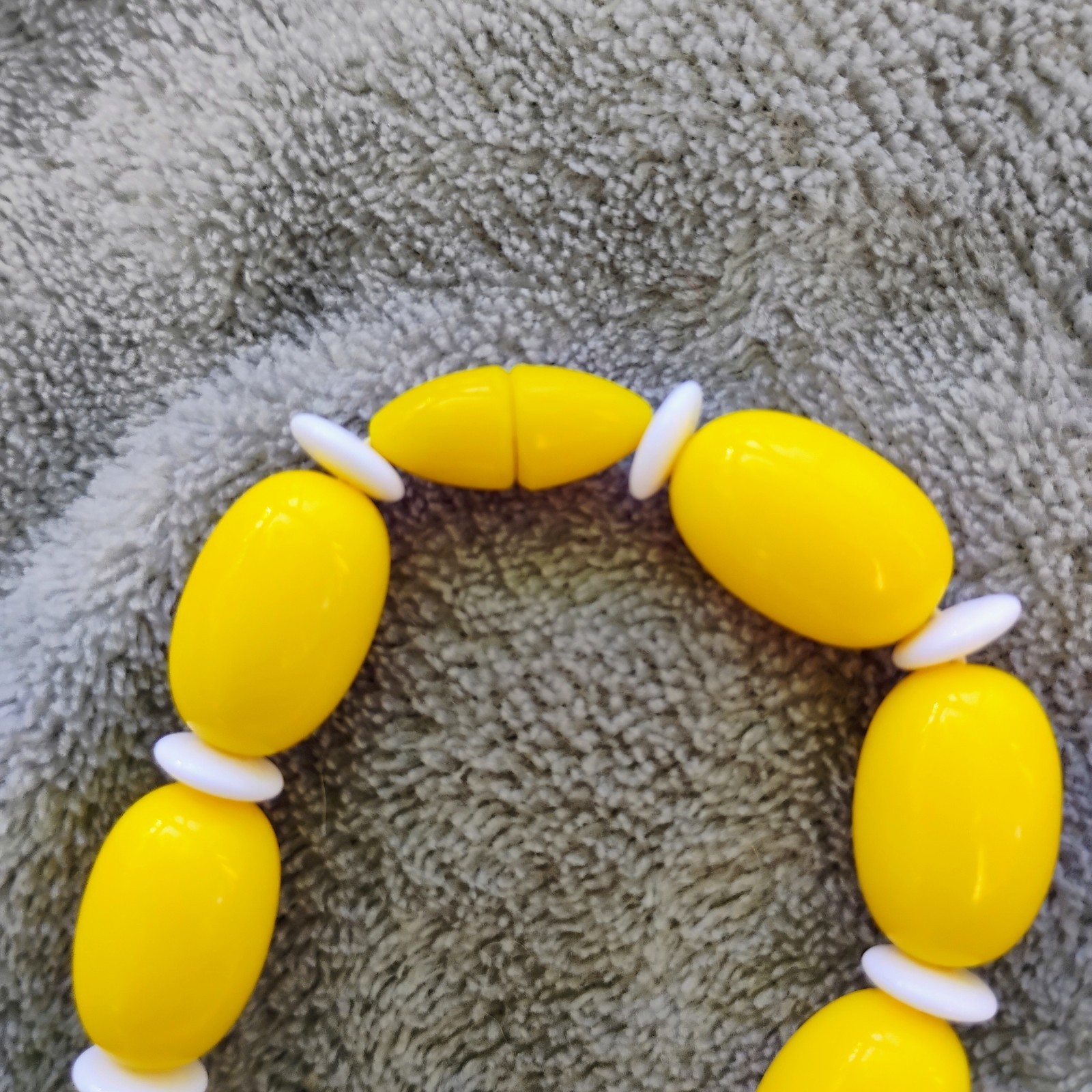 Vintage Daisy White And Yellow Jewelry Lot Of 5 Avon And Unbranded READ