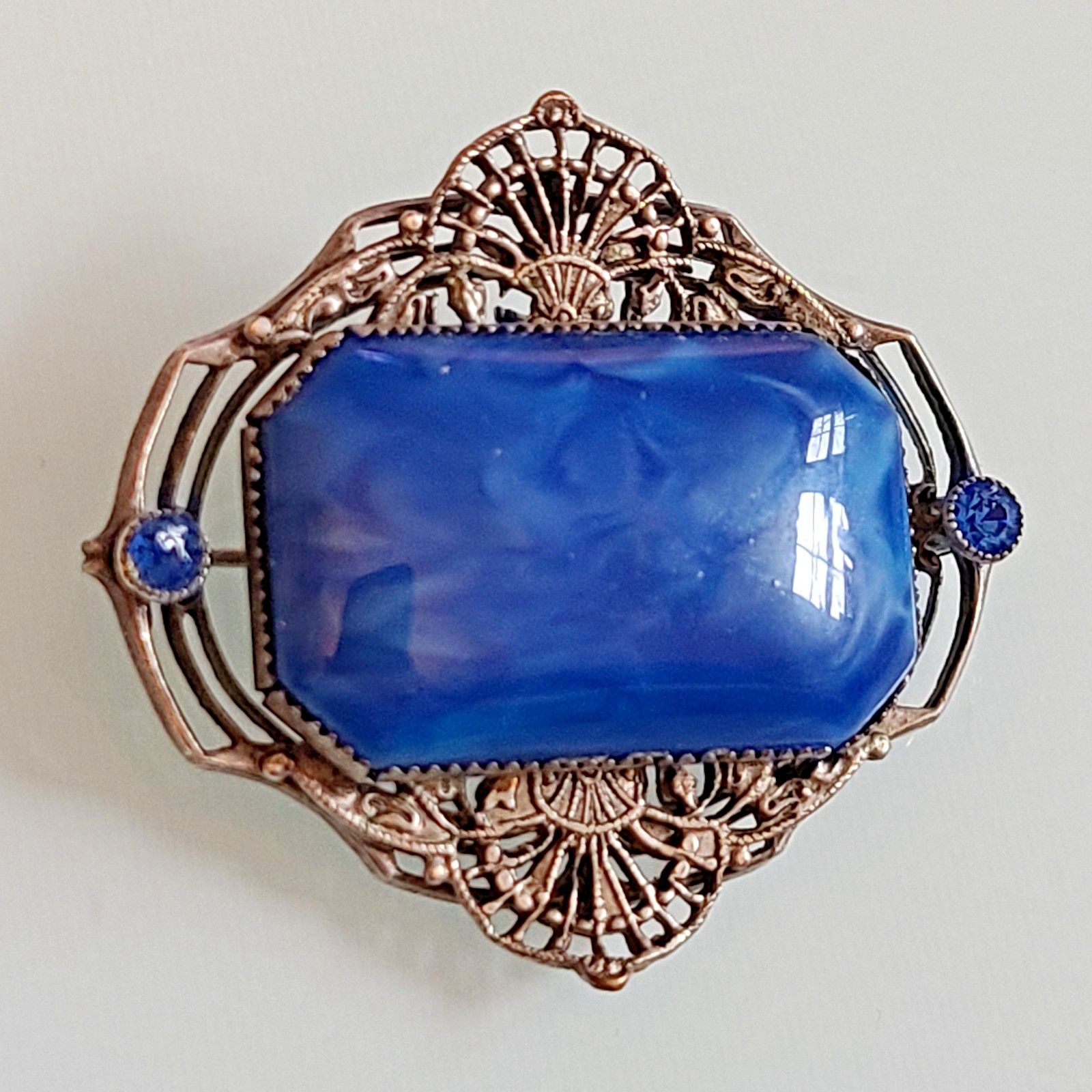 Art Deco era (circa 1920s–1930s) filigree sash pin or brooch GORGEOUS BLUE 1 3/4