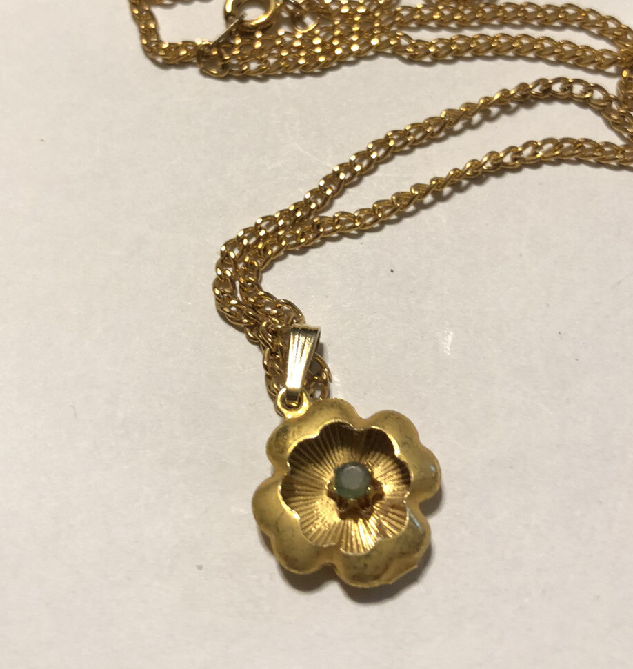 Vintage Mini Goldtone Flower Prong Set Emerald MAY Birthday Pendant Necklace