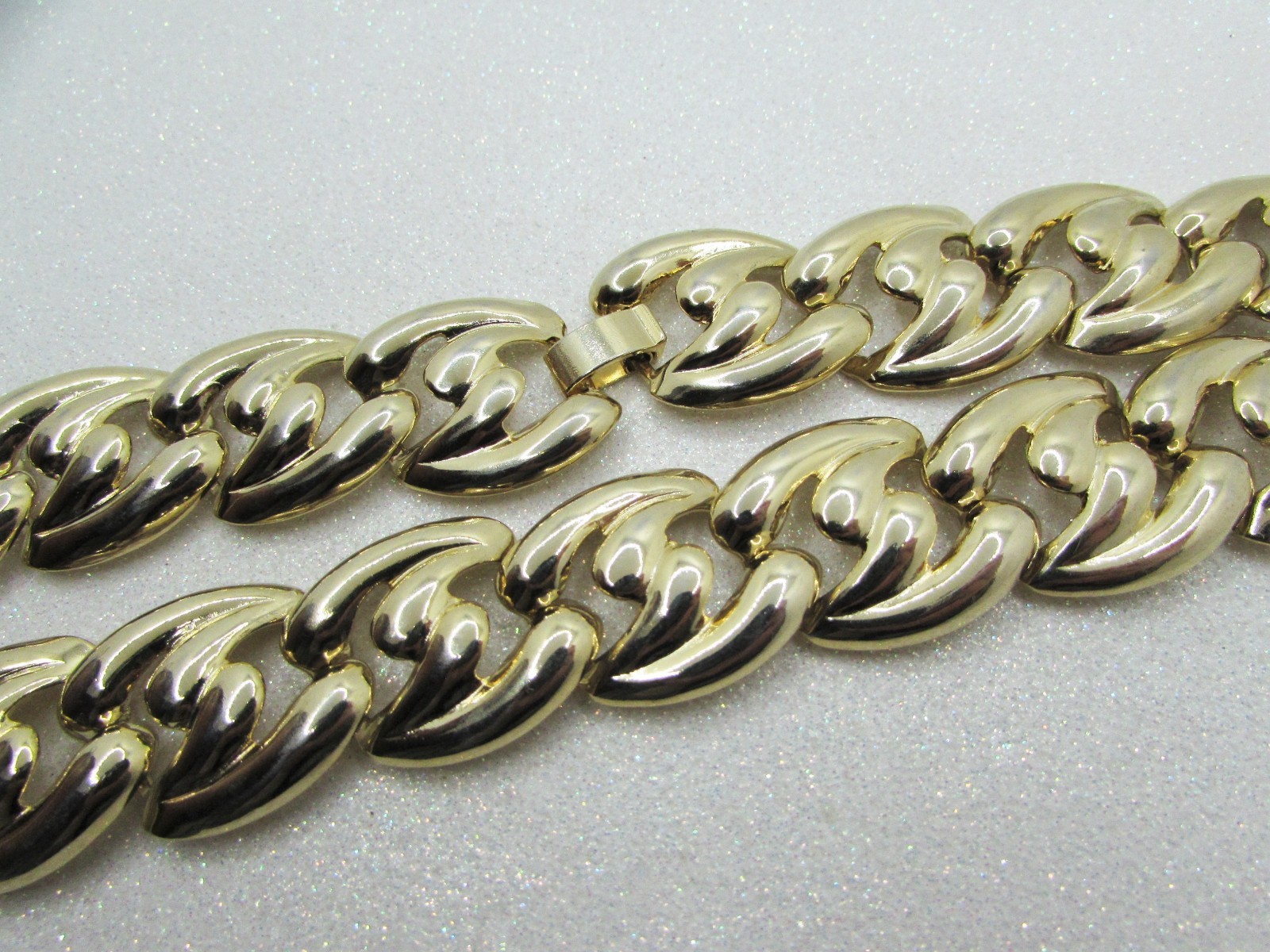 Vintage 1980s Gold Plated Chunky Chain Necklace- 18″ Long- Wide Heart Links