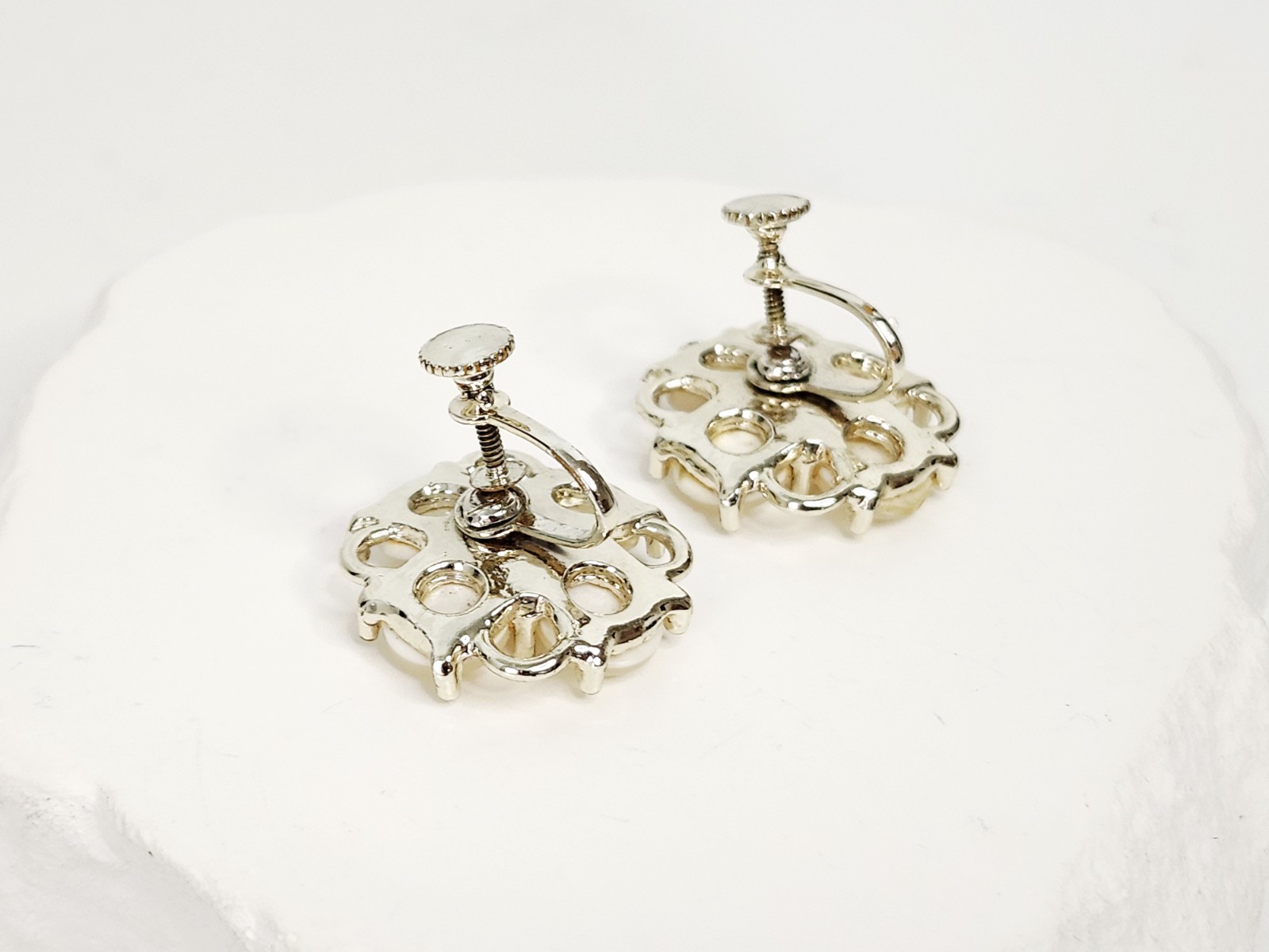 Vintage Rhodium Plate Gold Metal Mother Of Pearl Flower Maltese Cross Earrings