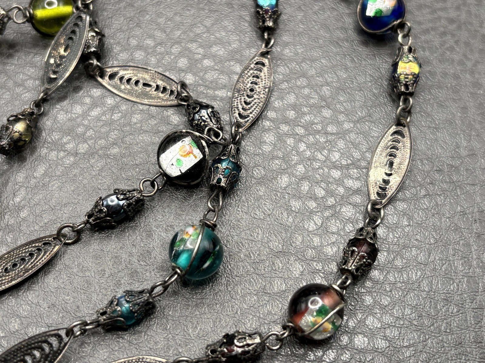 Vintage Spun Silver Venetian Foil Glass Bead Silver Tone Chain Necklace 42″