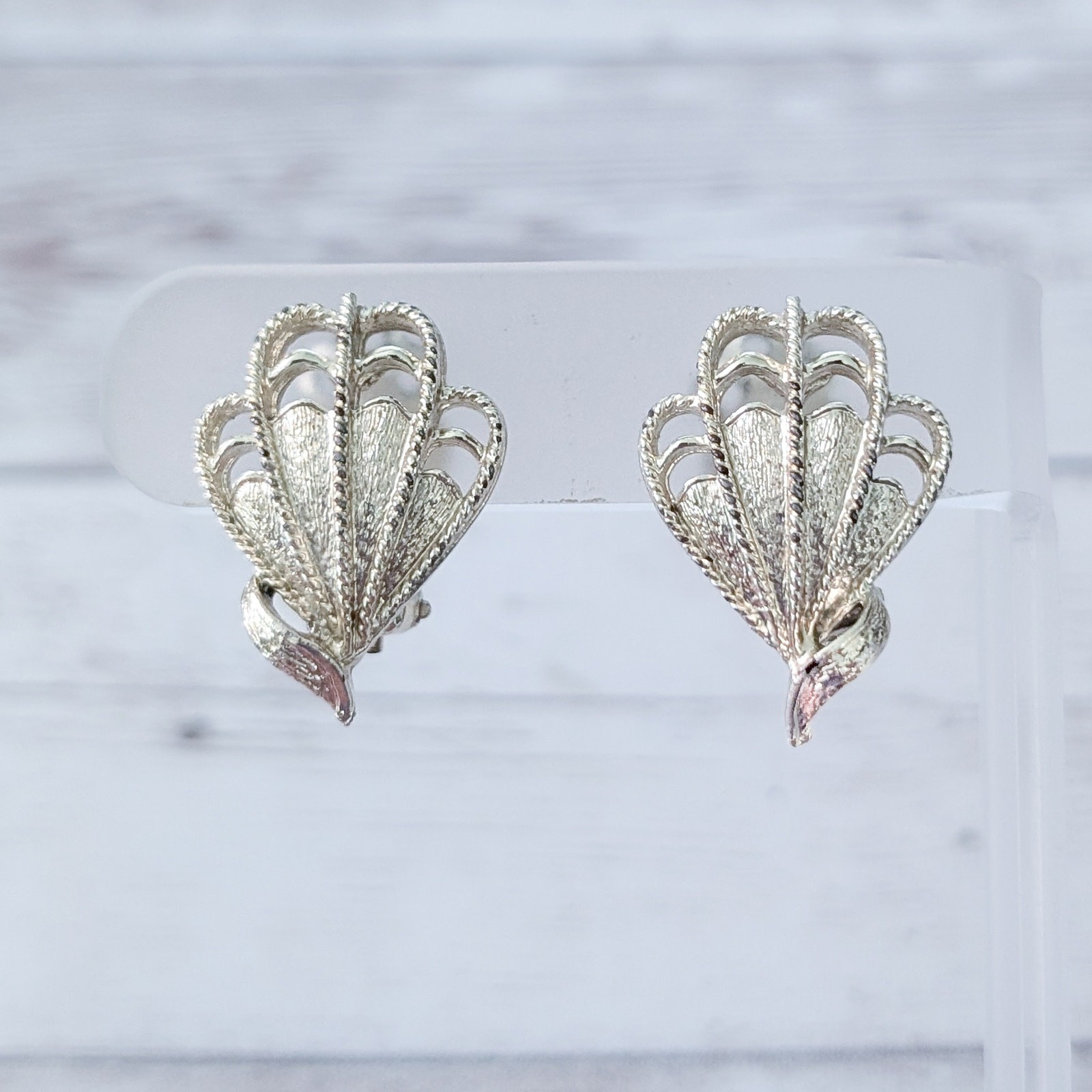 Vintage Clip On Earrings Very Light Gold Tone Stylish