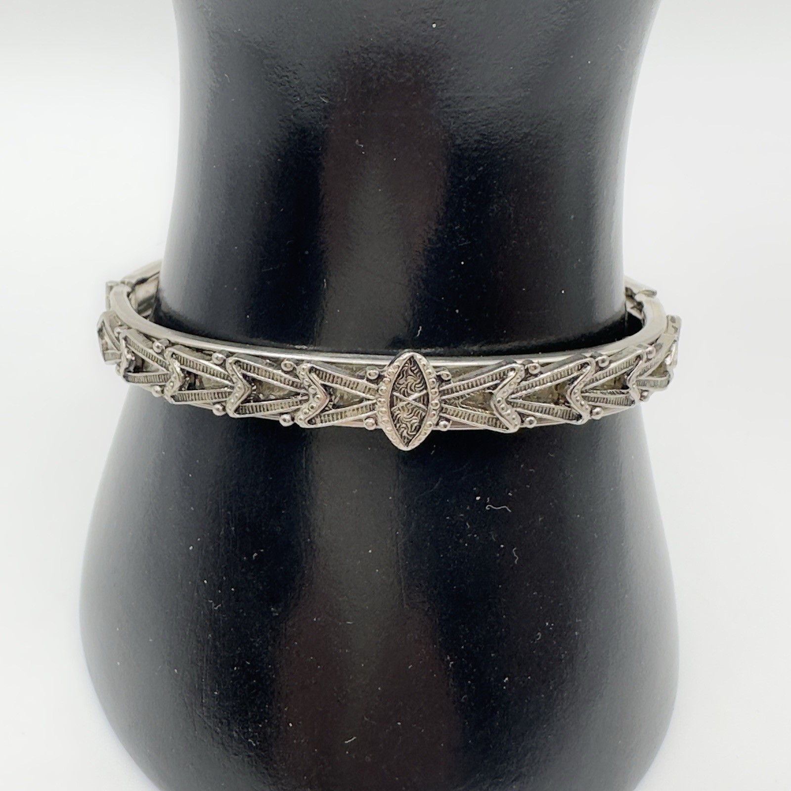 Vintage Hinged Bracelet Bangle Repousse Silver Tone 6.5″