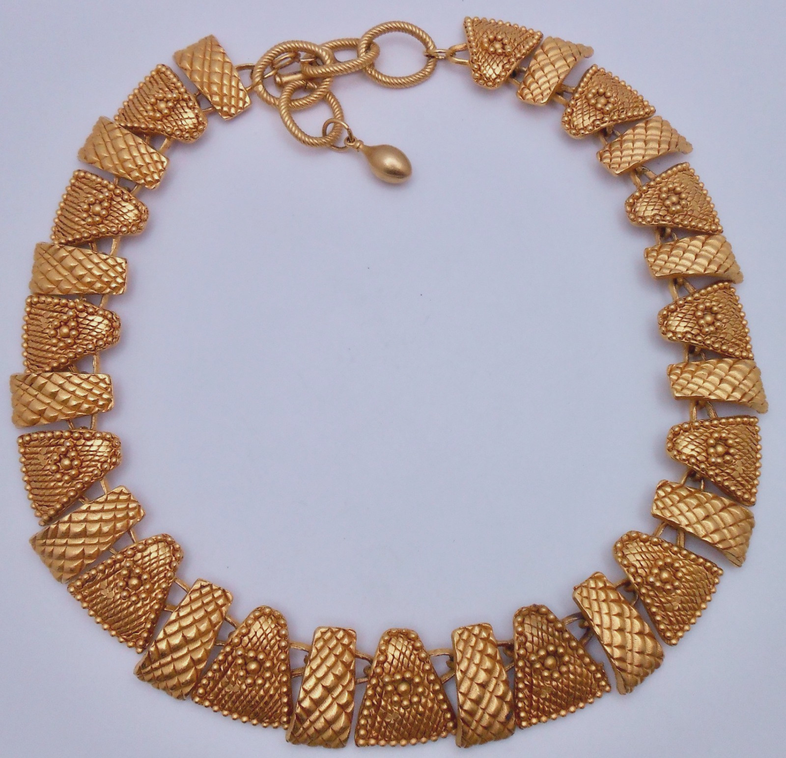Vintage LIA Signed LIANNA Egyptian Style Link Necklace Gold-tone 18-20″ N44