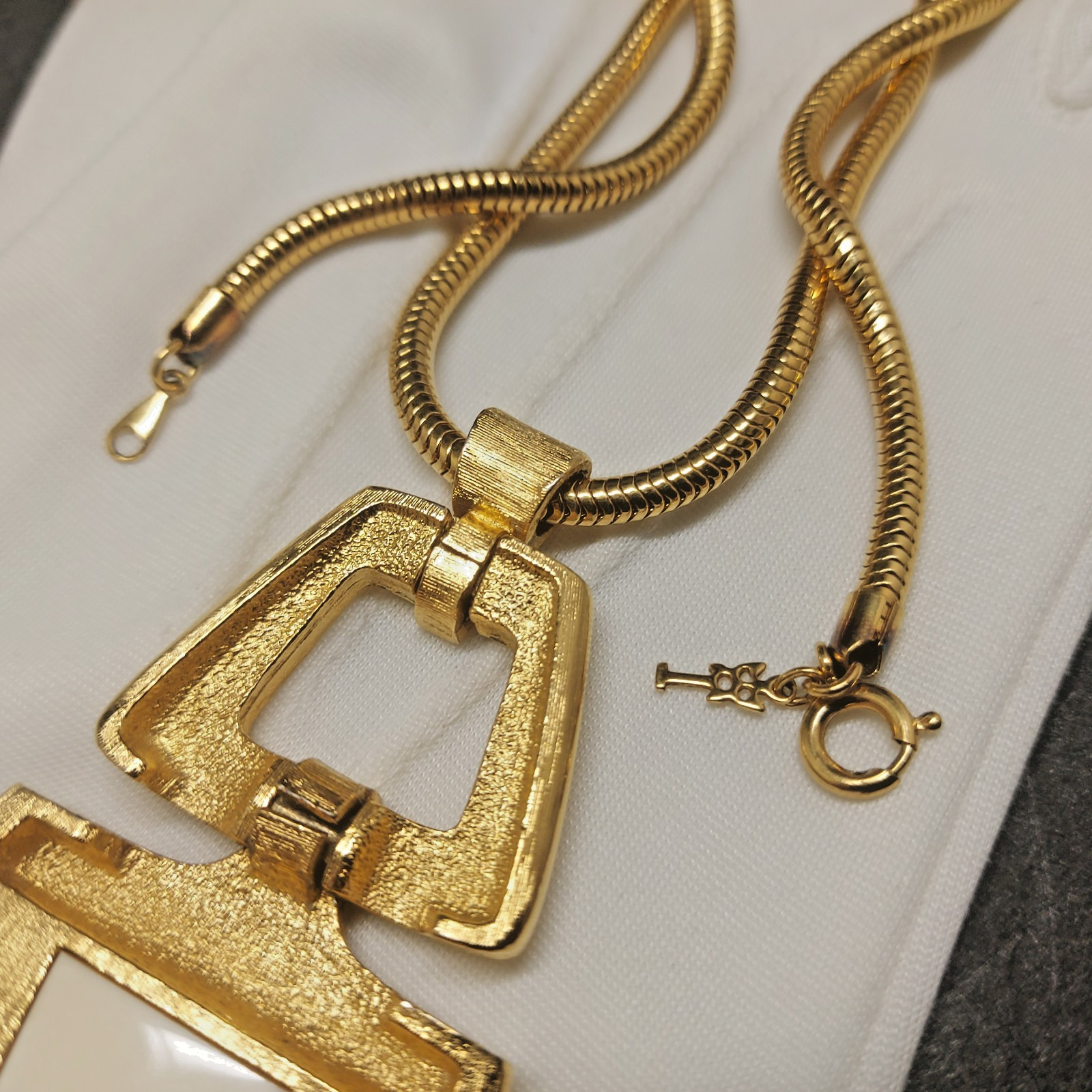 Crown Trifari Ivory Cream Lucite Gold Tone Pendant Necklace Vintage Signed