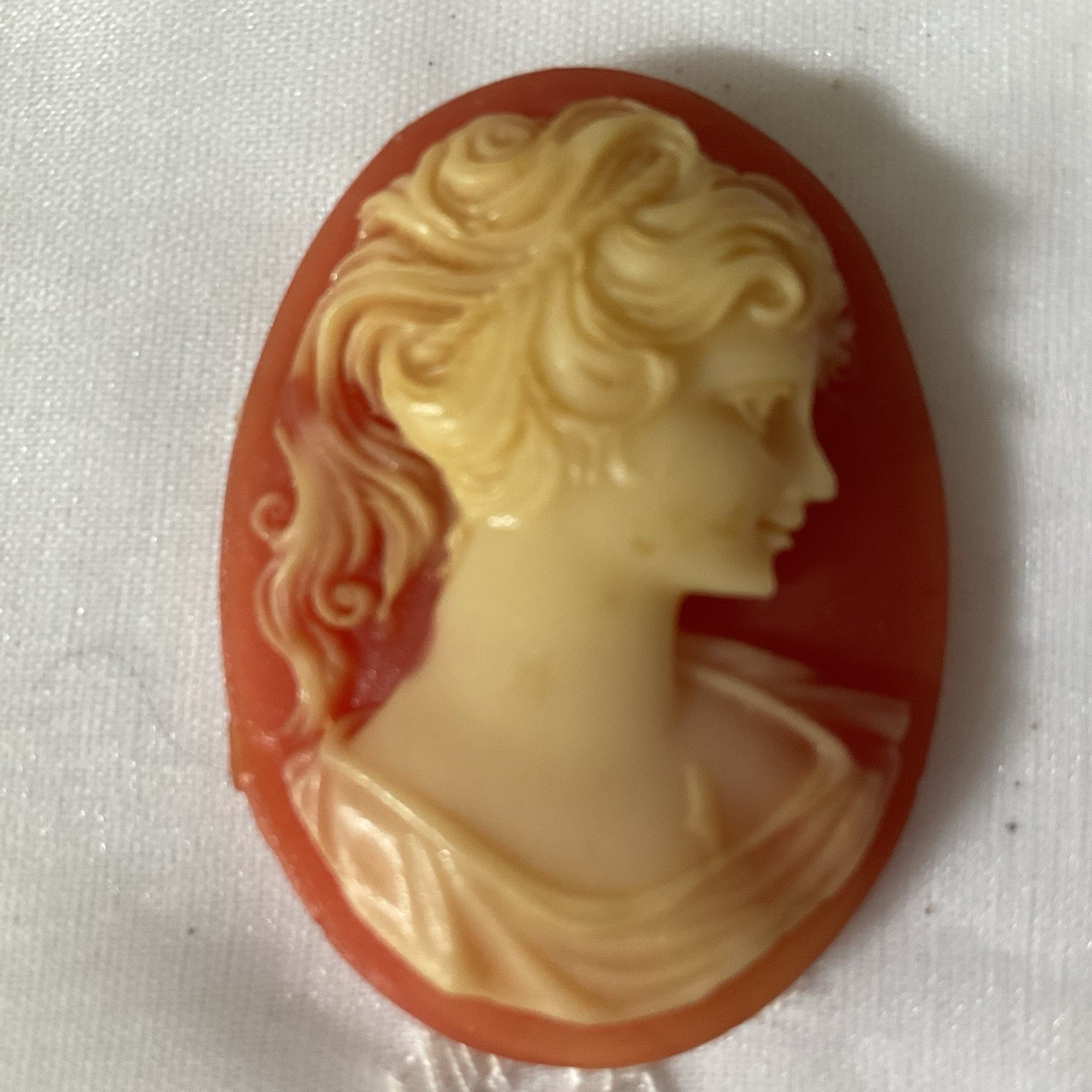 Cameo Orange White Lady Portrait Unmounted 1-1/8″ Across 1-1/2″ Tall Plastic