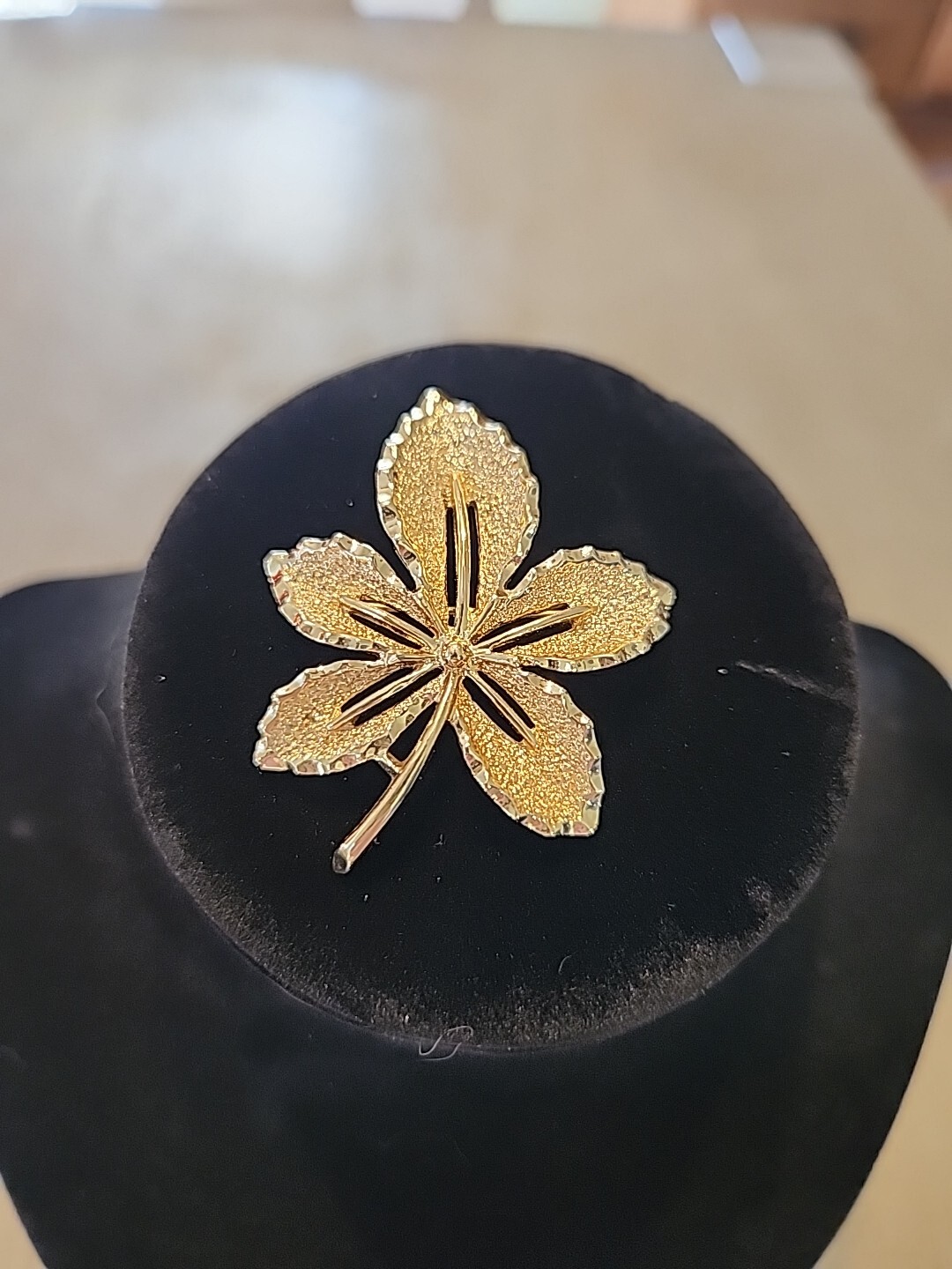Vintage Sarah Coventry Leaf Brooch Approximately 2”x 1.5” 12.9g