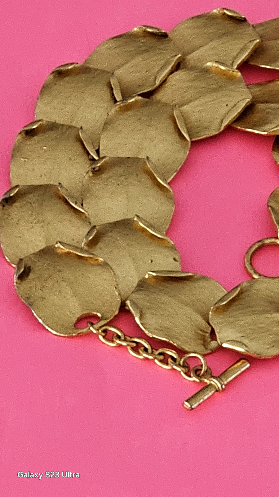 Fashion jewelry choker necklace gold tone metal 19″ quarter size like leaves